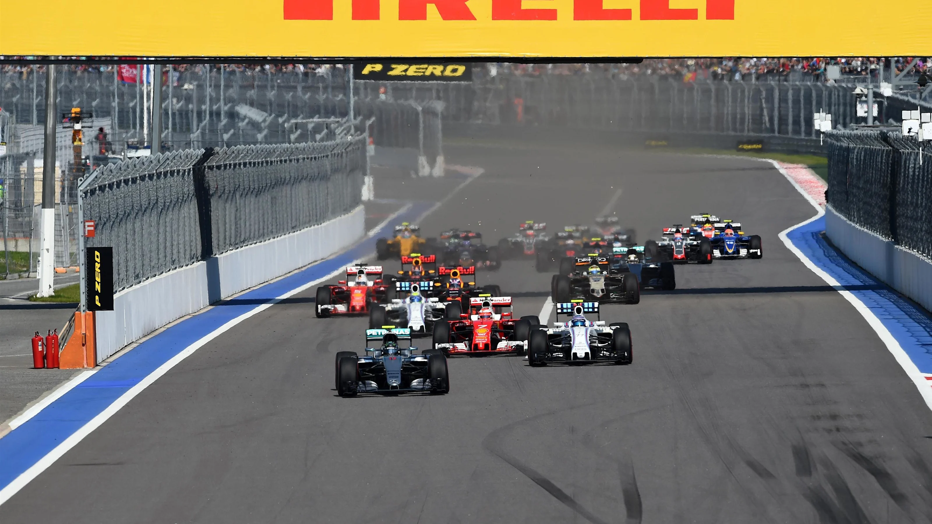 Nico Rosberg (GER) Mercedes-Benz F1 W07 Hybrid leads at the start of the race at Formula One World