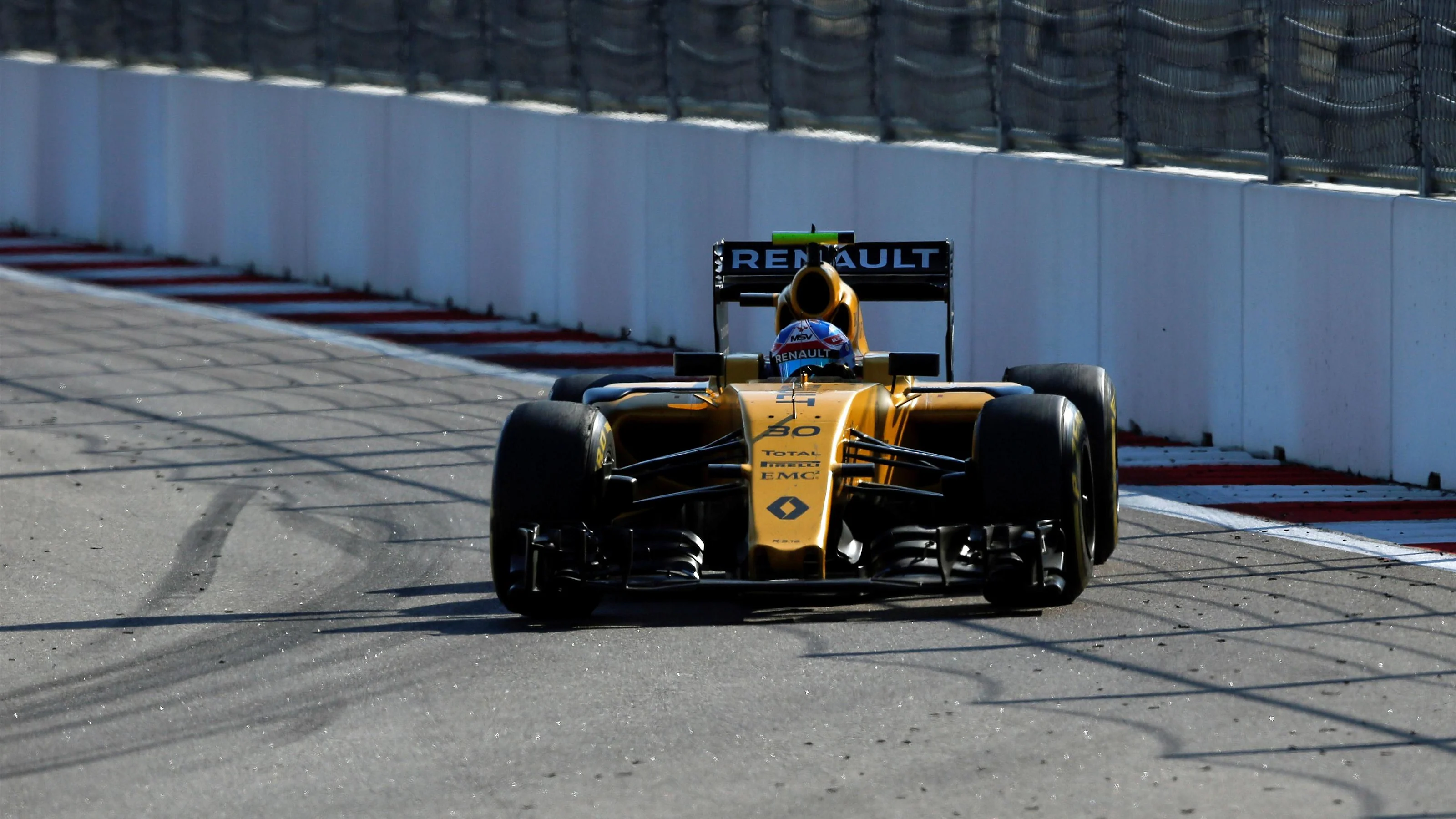 Jolyon Palmer (GBR) Renault Sport F1 Team RS16 at Formula One World Championship, Rd4, Russian