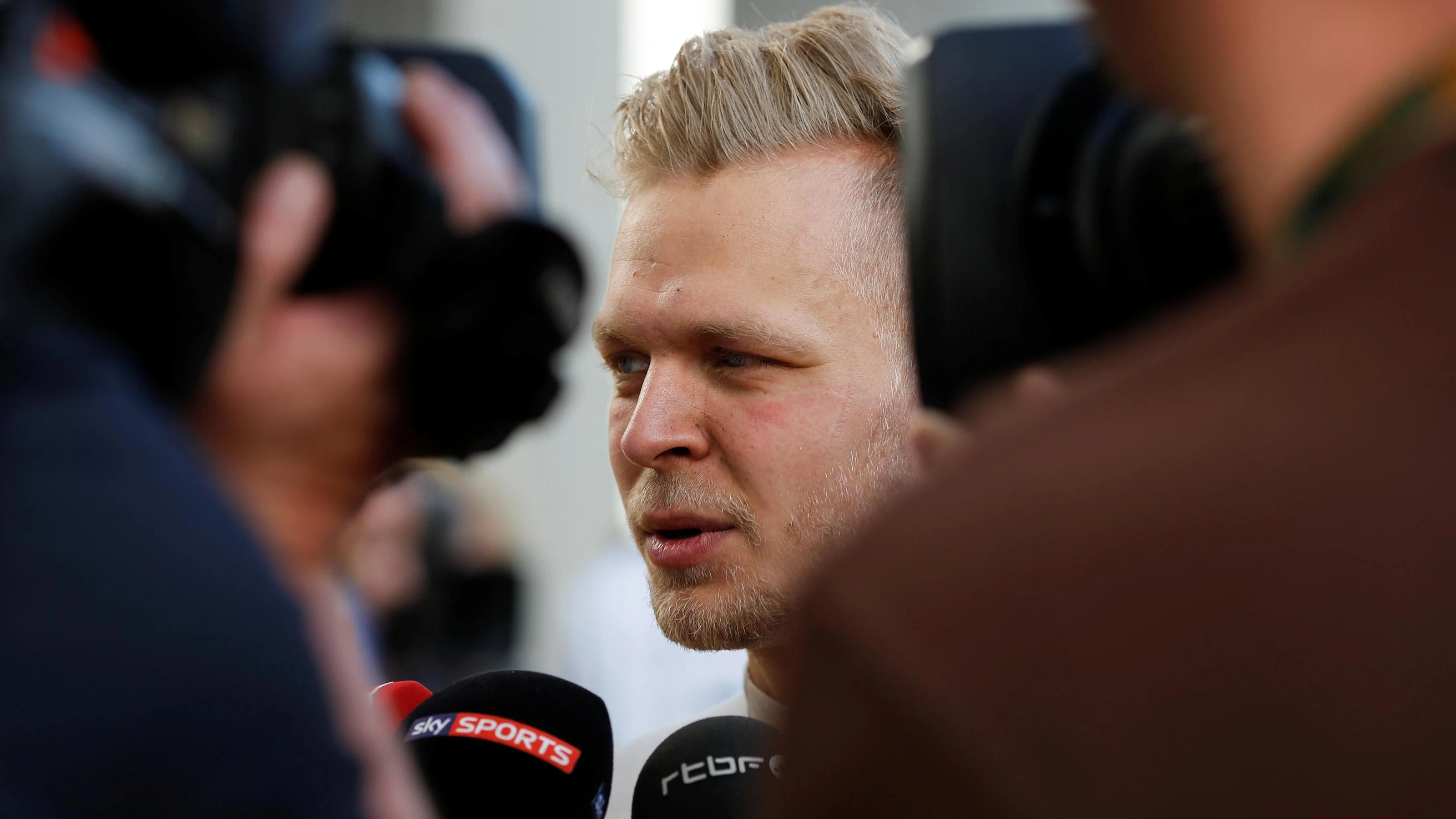 Kevin Magnussen (DEN) Renault Sport F1 Team talks with the media at Formula One World Championship,