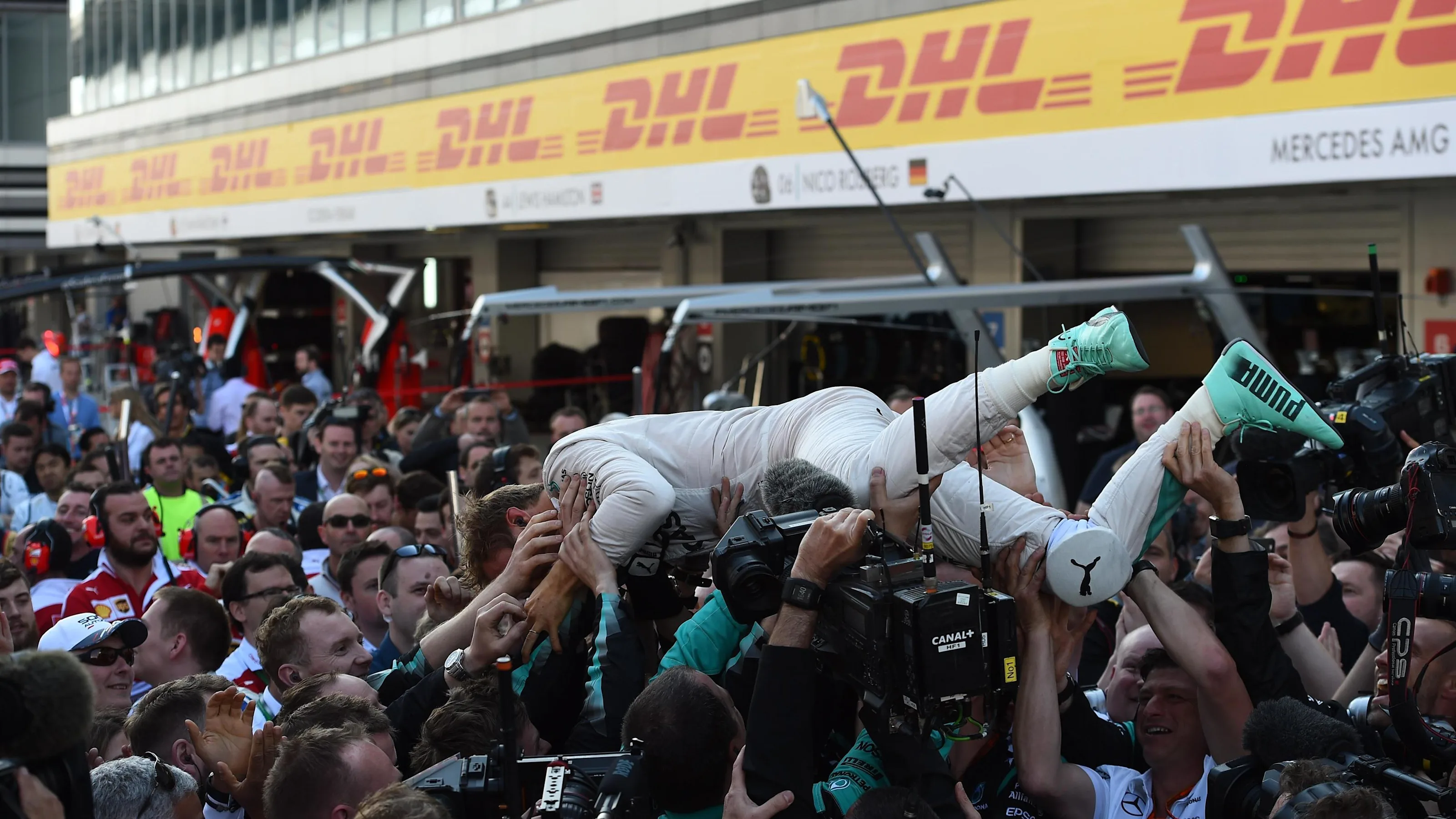 Race winner Nico Rosberg (GER) Mercedes AMG F1 celebrates  with the mechanics in parc ferme at