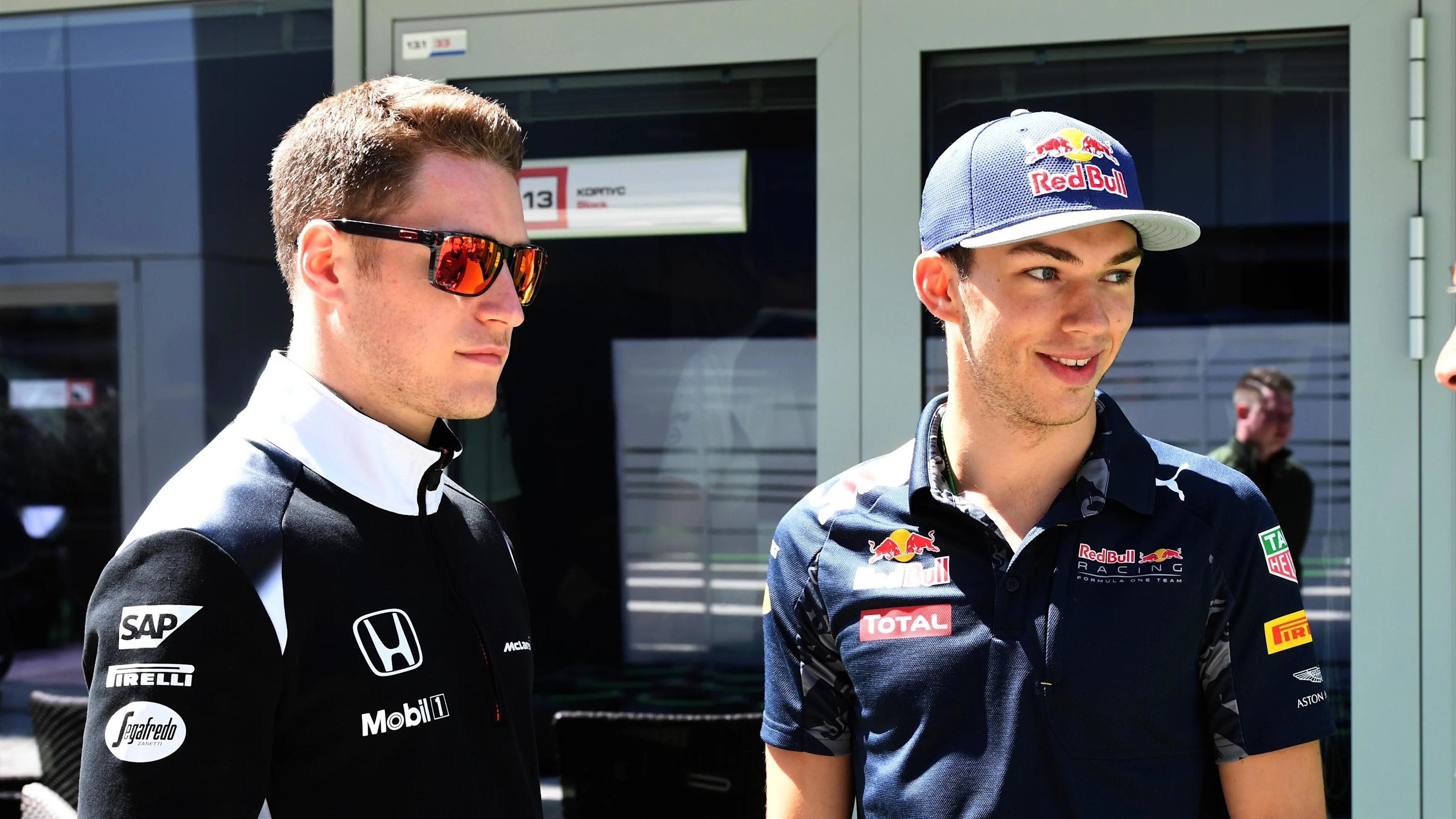 Stoffel Vandoorne (BEL) McLaren and Pierre Gasly (FRA) at Formula One World Championship, Rd4,
