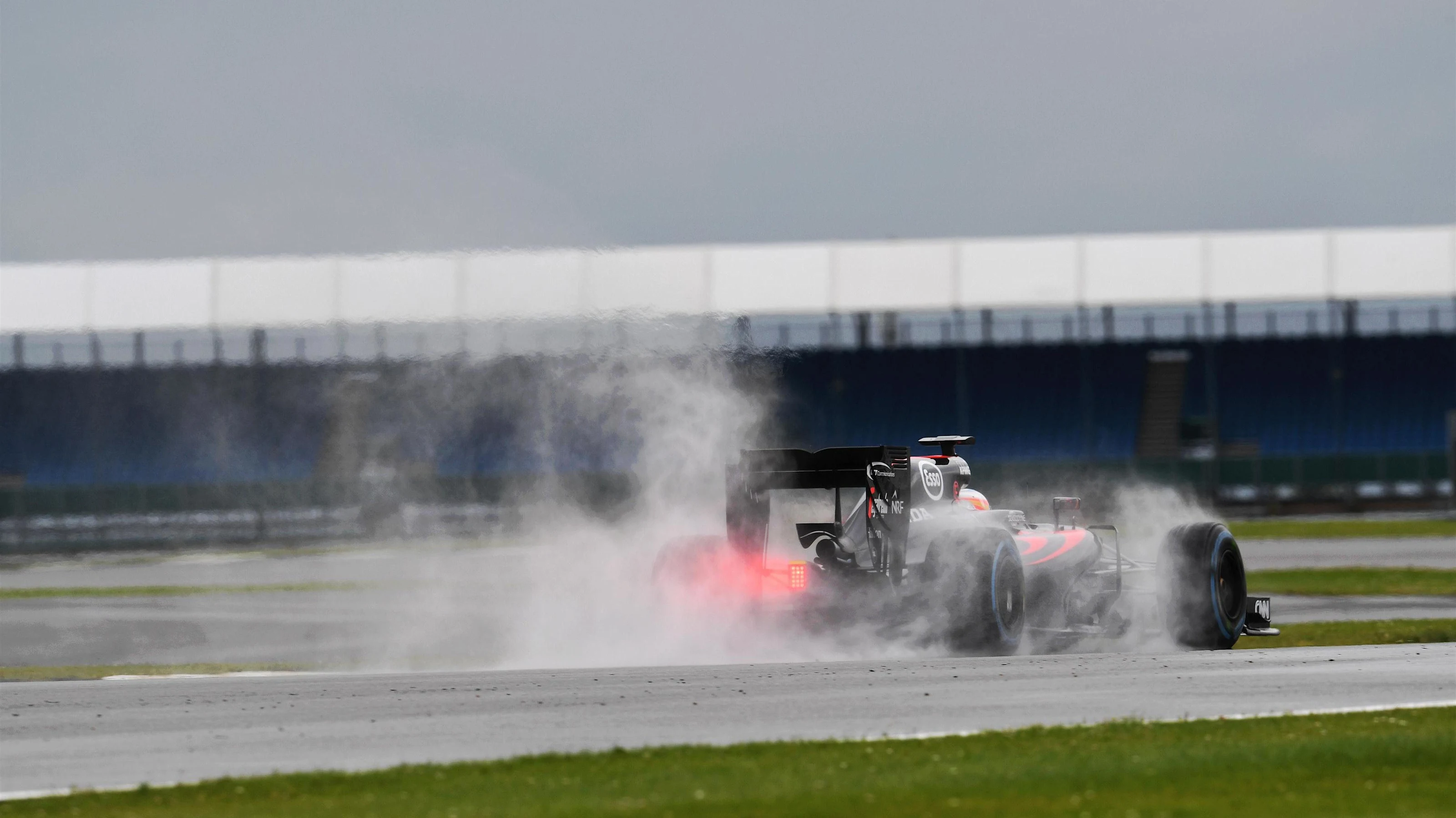 Fernando Alonso (ESP) McLaren MP4-31 at Formula One Testing, Day One, Silverstone, England, Tuesday