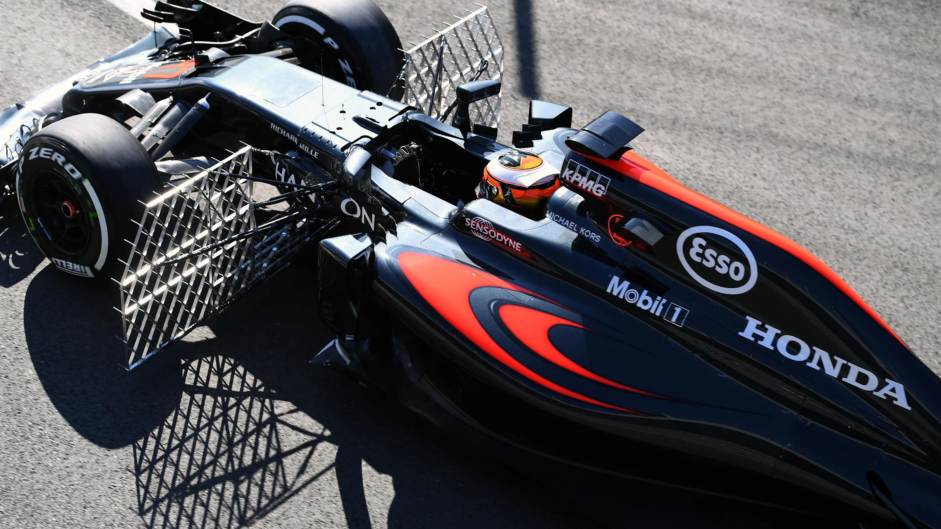 Stoffel Vandoorne (BEL) McLaren MP4-31 with aero sensors at Formula One Testing, Day Two,