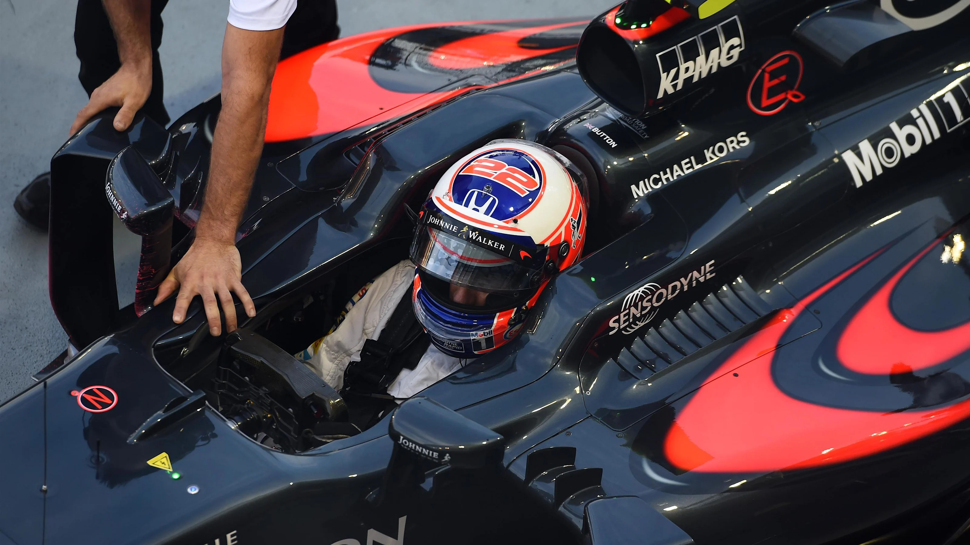 Jenson Button (GBR) McLaren MP4-31 at Formula One World Championship, Rd15, Singapore Grand Prix,