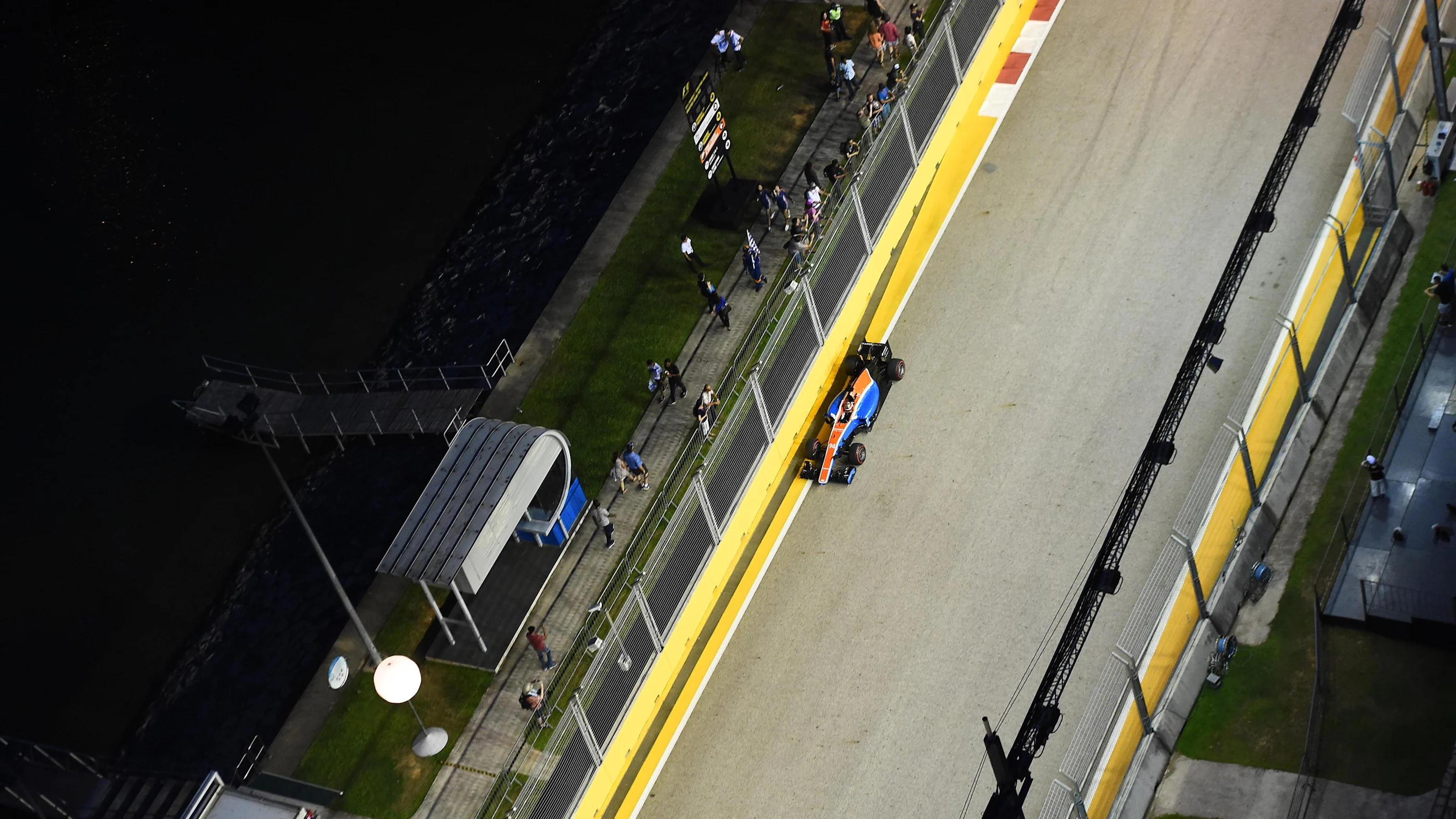 Pascal Wehrlein (GER) Manor Racing MRT05 at Formula One World Championship, Rd15, Singapore Grand