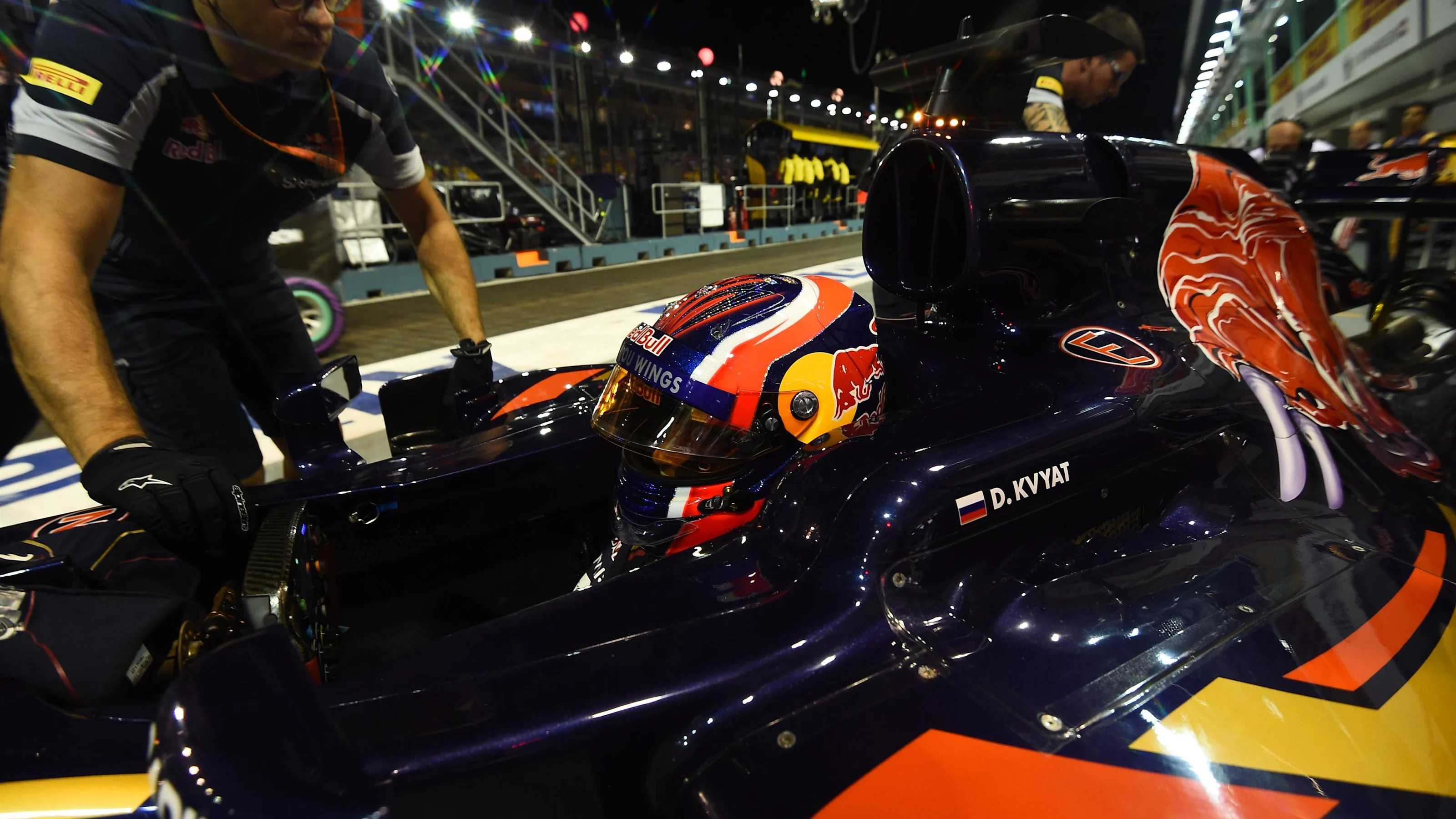Daniil Kvyat (RUS) Scuderia Toro Rosso STR11 at Formula One World Championship, Rd15, Singapore