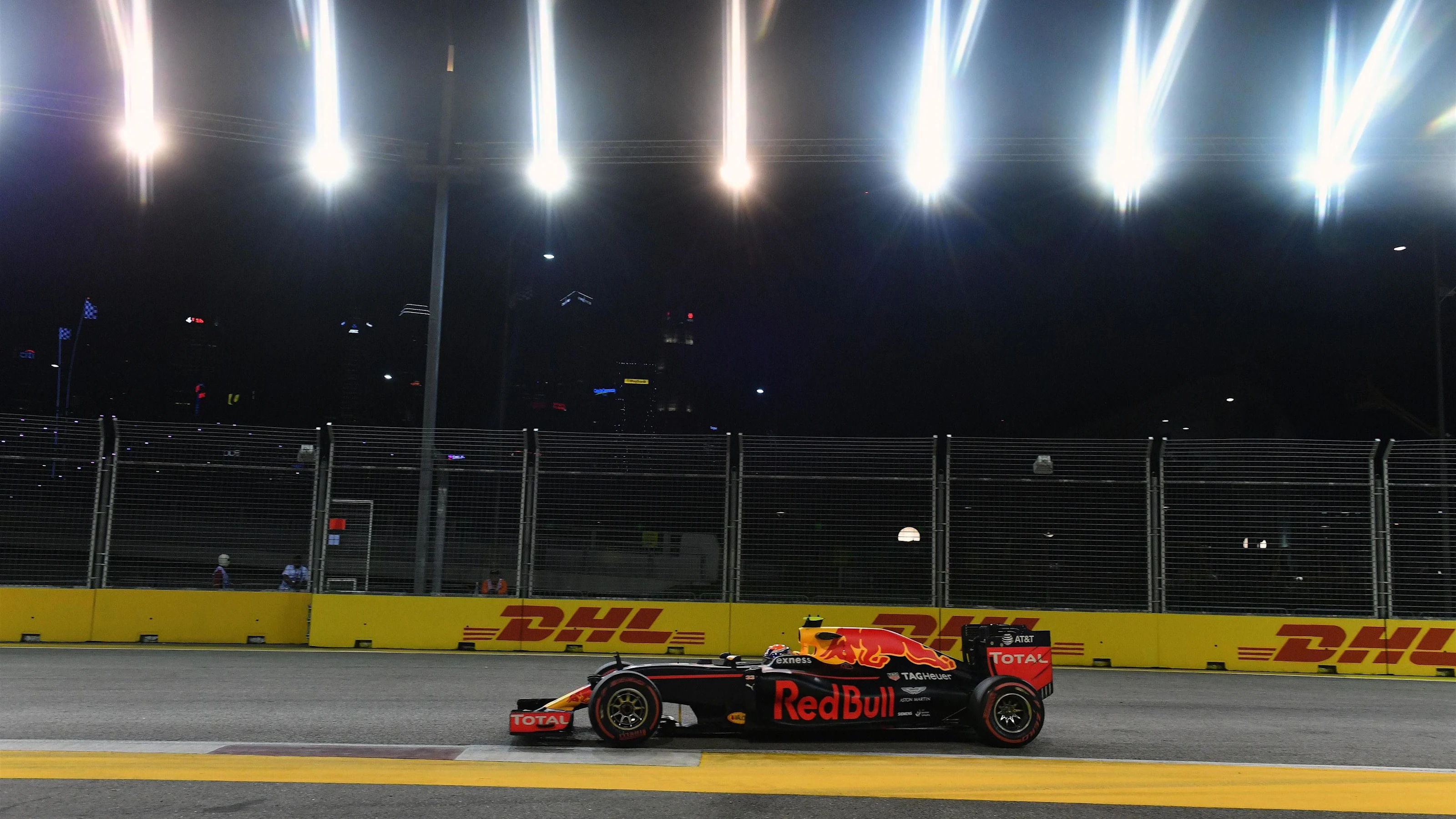Max Verstappen (NED) Red Bull Racing RB12 at Formula One World Championship, Rd15, Singapore Grand