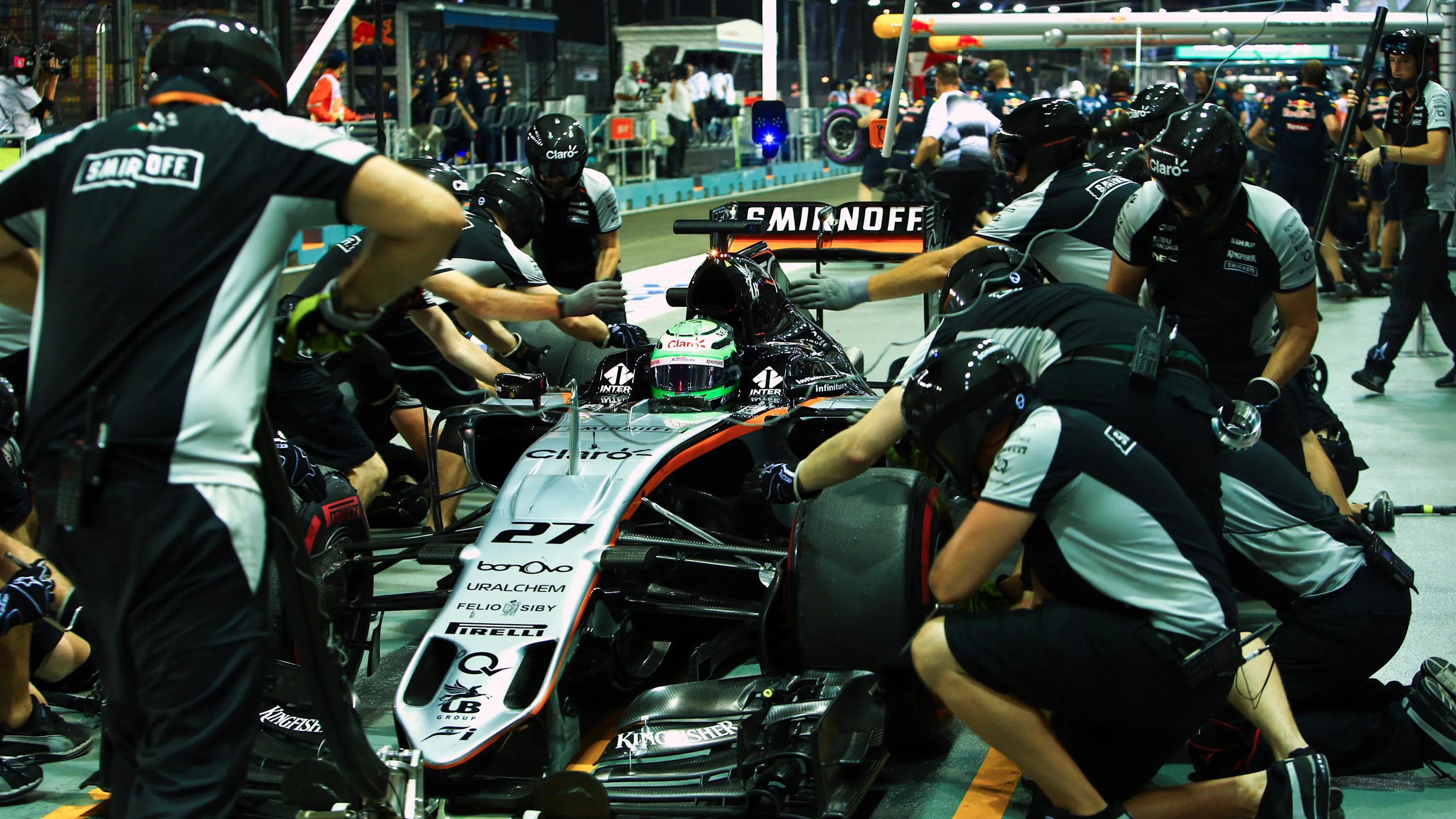 Nico Hulkenberg (GER) Force India VJM09 pit stop at Formula One World Championship, Rd15, Singapore