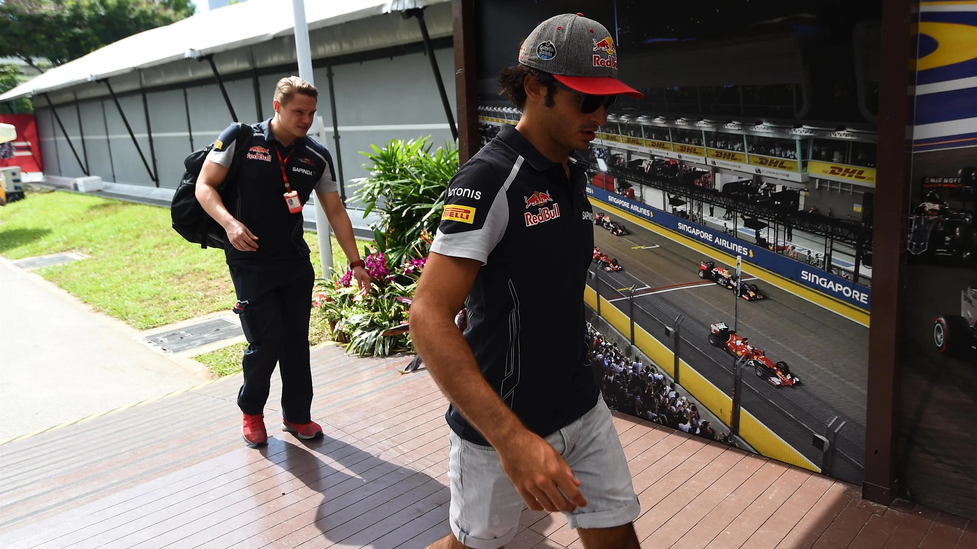 Carlos Sainz jr (ESP) Scuderia Toro Rosso at Formula One World Championship, Rd15, Singapore Grand
