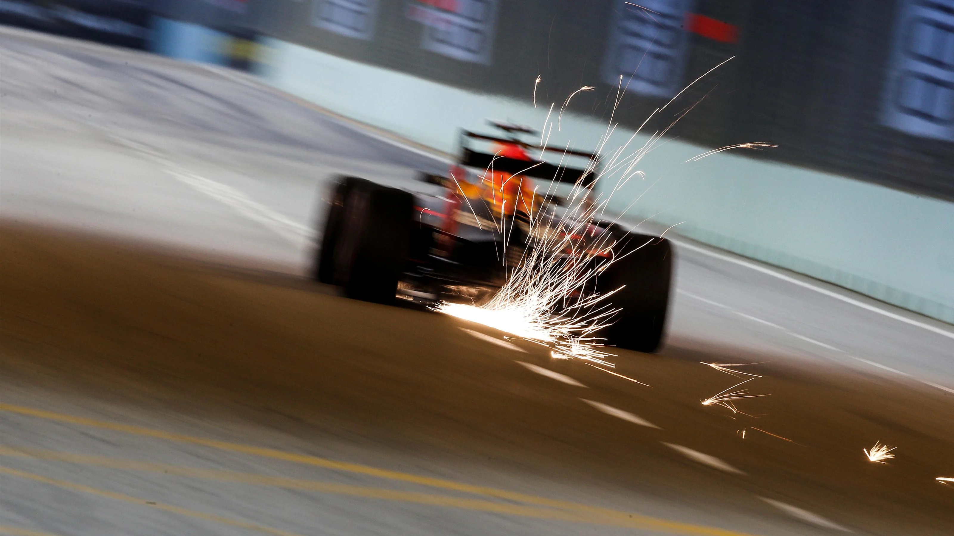 Daniel Ricciardo (AUS) Red Bull Racing RB12 at Formula One World Championship, Rd15, Singapore