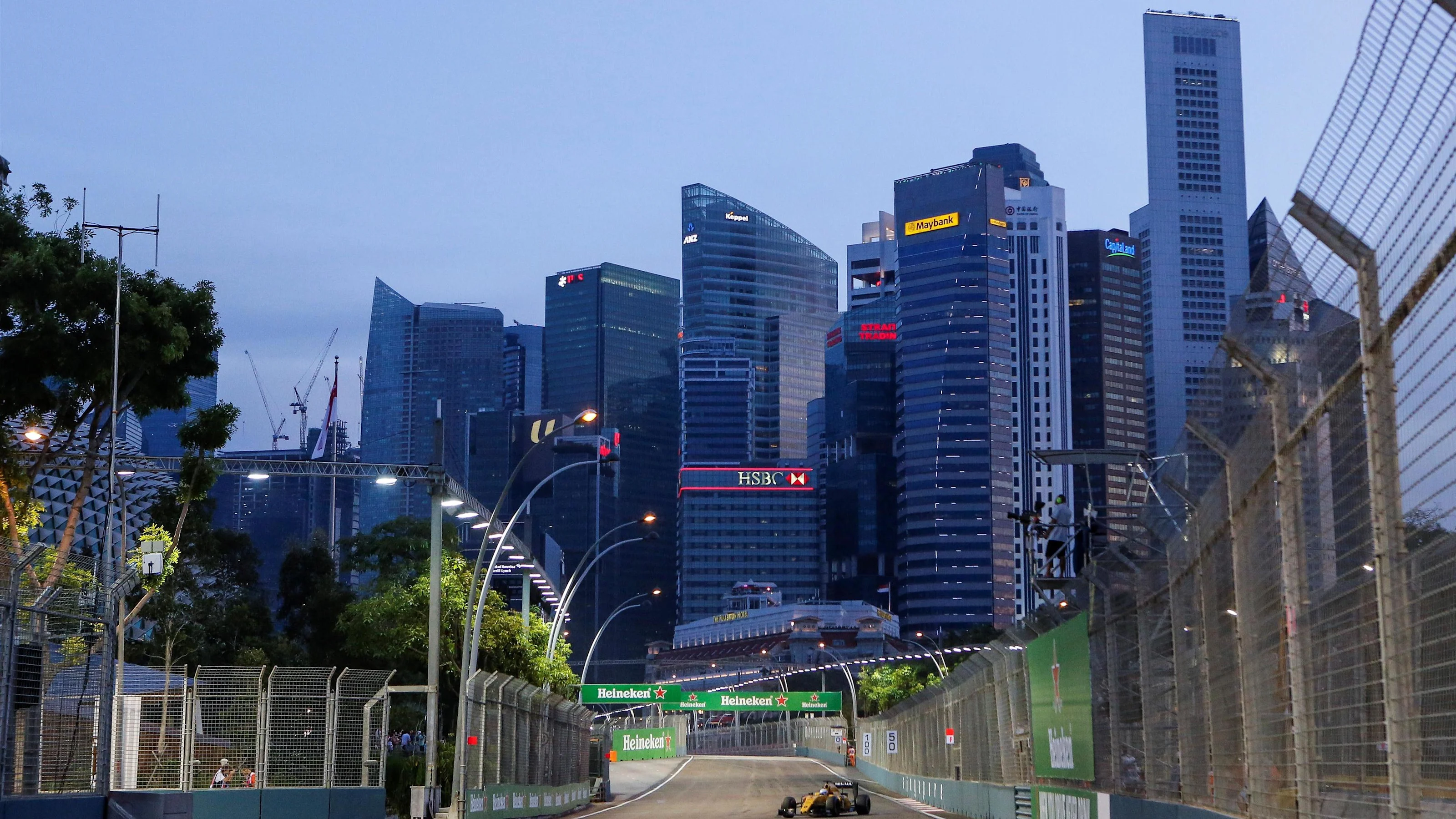 Kevin Magnussen (DEN) Renault Sport F1 Team RS16 at Formula One World Championship, Rd15, Singapore