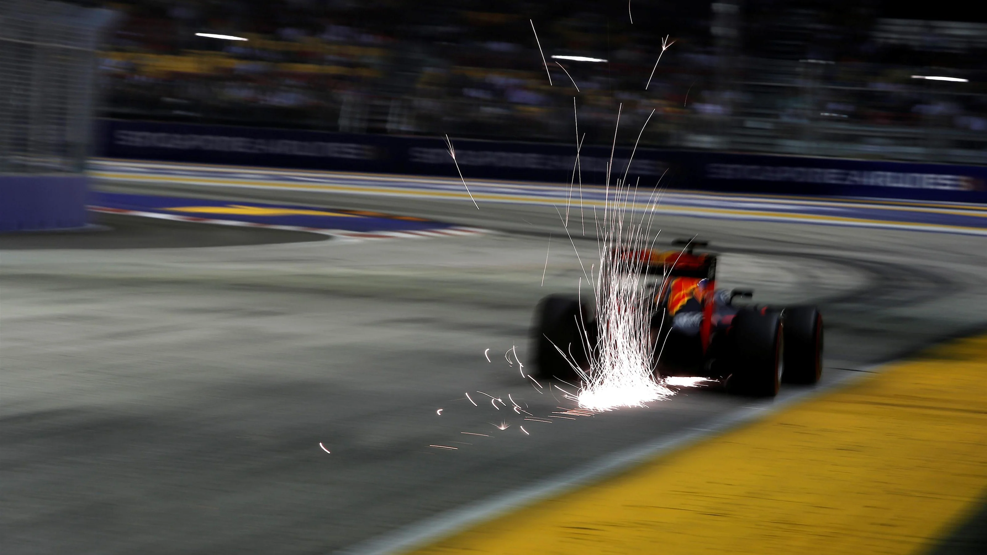 Daniel Ricciardo (AUS) Red Bull Racing RB12 at Formula One World Championship, Rd15, Singapore