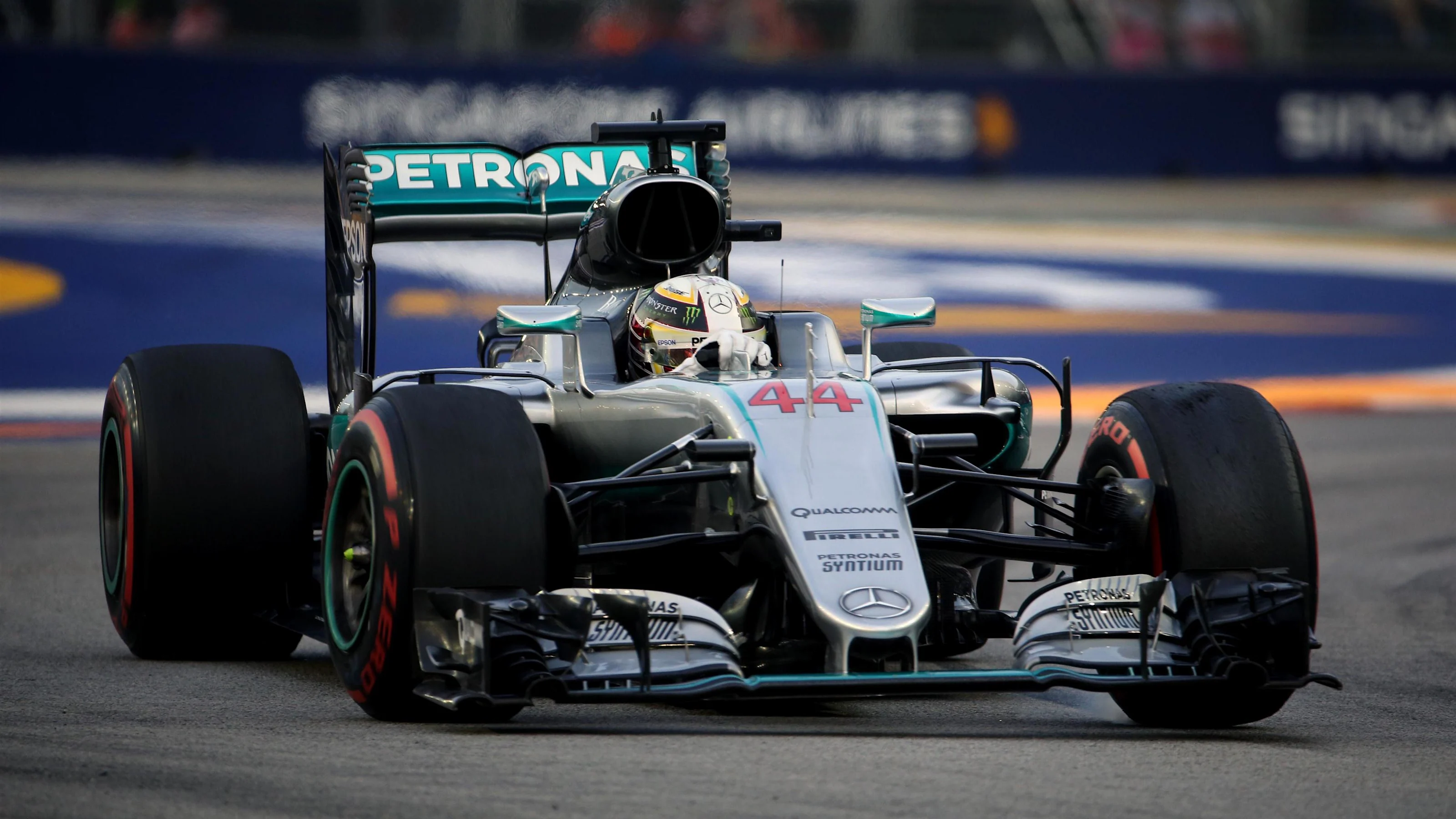 Lewis Hamilton (GBR) Mercedes-Benz F1 W07 Hybrid at Formula One World Championship, Rd15, Singapore