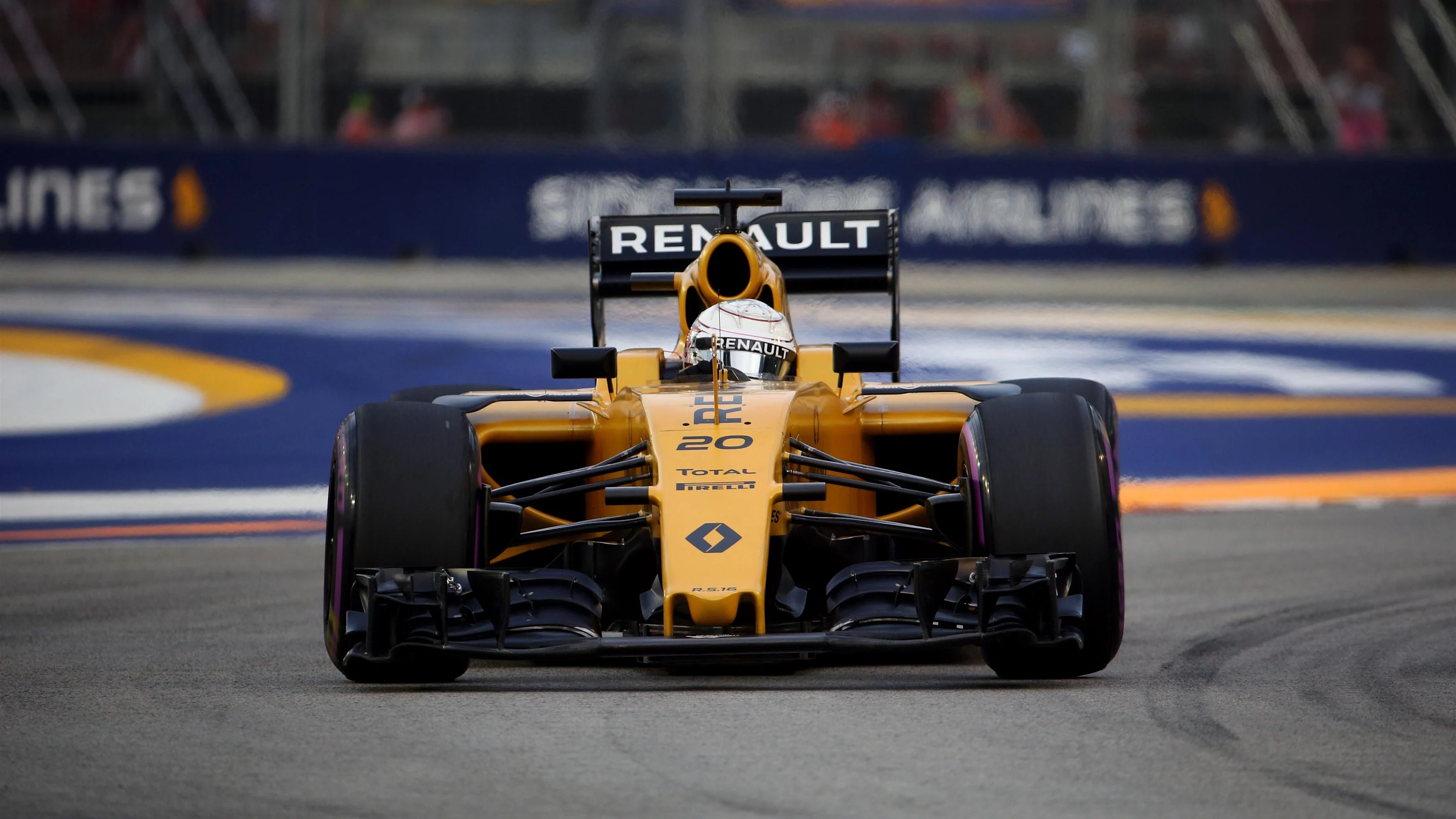 Kevin Magnussen (DEN) Renault Sport F1 Team RS16 at Formula One World Championship, Rd15, Singapore