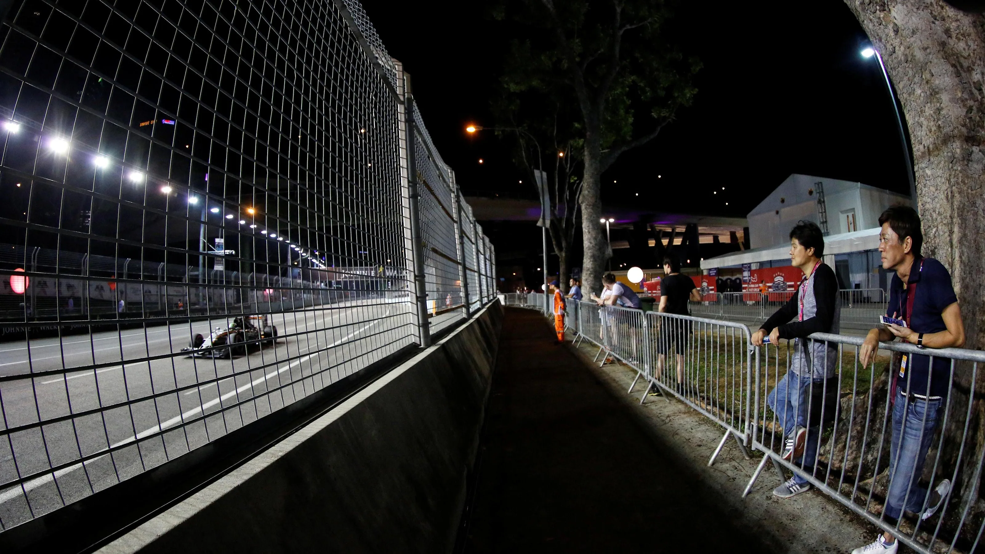 Nico Hulkenberg (GER) Force India VJM09 at Formula One World Championship, Rd15, Singapore Grand
