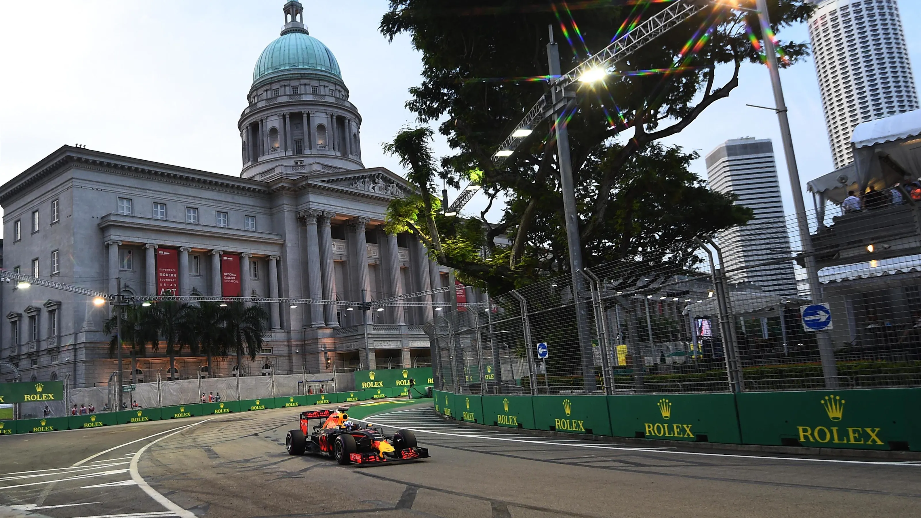 Daniel Ricciardo (AUS) Red Bull Racing RB12 at Formula One World Championship, Rd15, Singapore