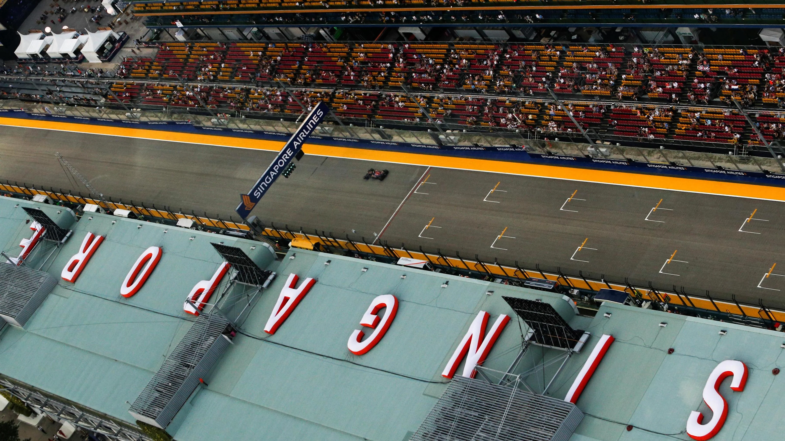 Daniil Kvyat (RUS) Scuderia Toro Rosso STR11 at Formula One World Championship, Rd15, Singapore