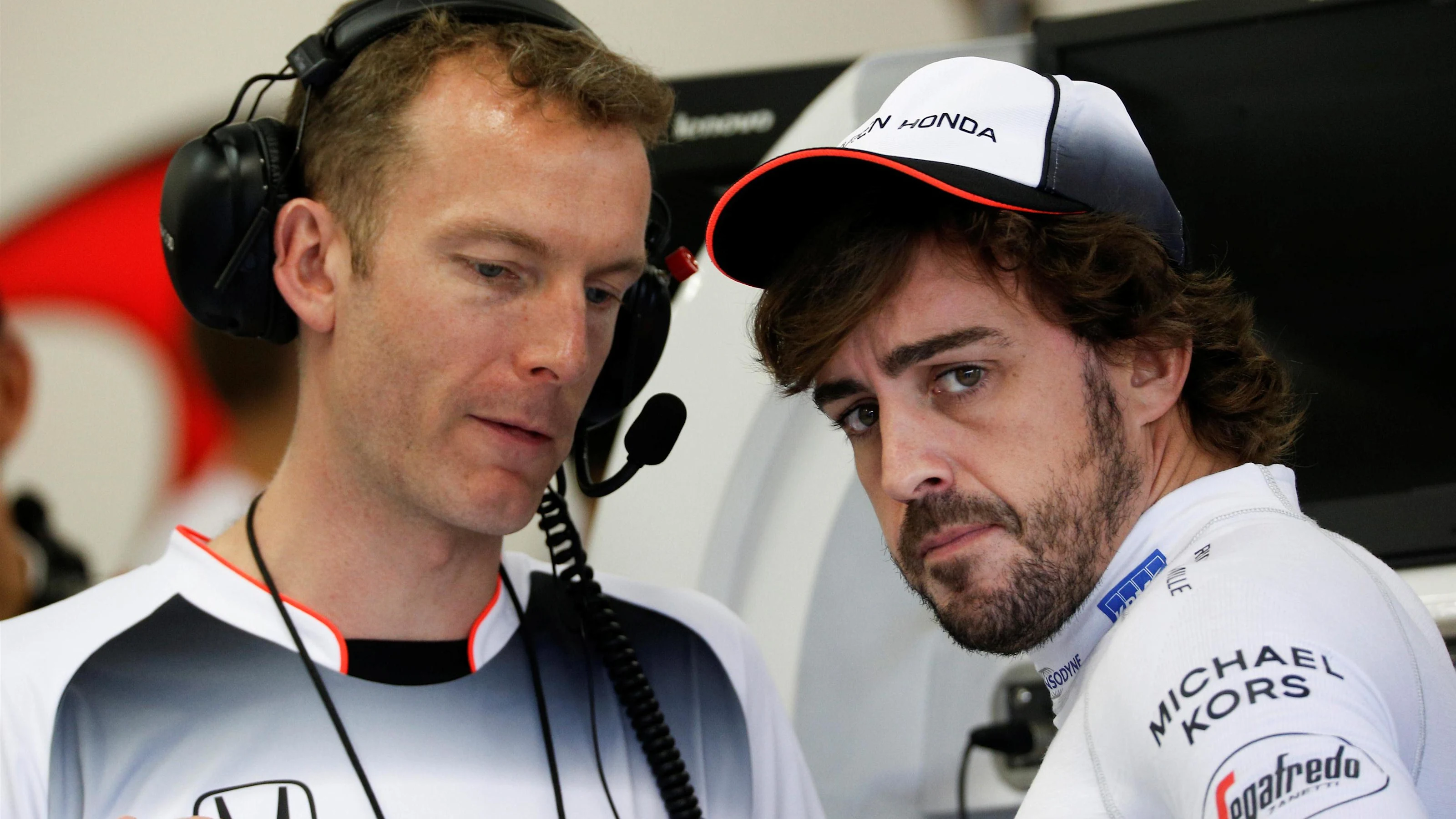 Fernando Alonso (ESP) McLaren and Mark Temple (GBR) McLaren Race Engineer at Formula One World