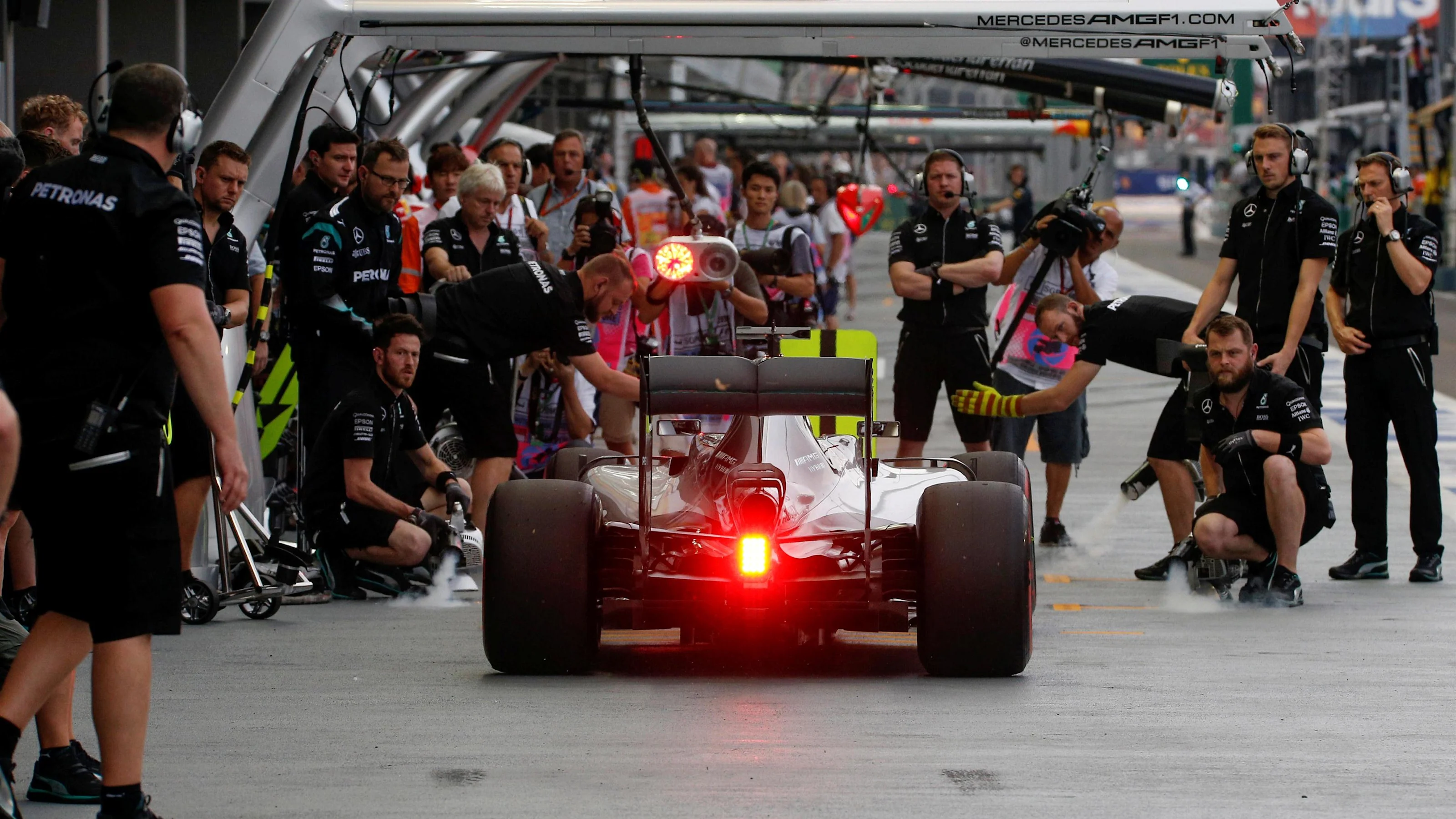 Nico Rosberg (GER) Mercedes-Benz F1 W07 Hybrid at Formula One World Championship, Rd15, Singapore