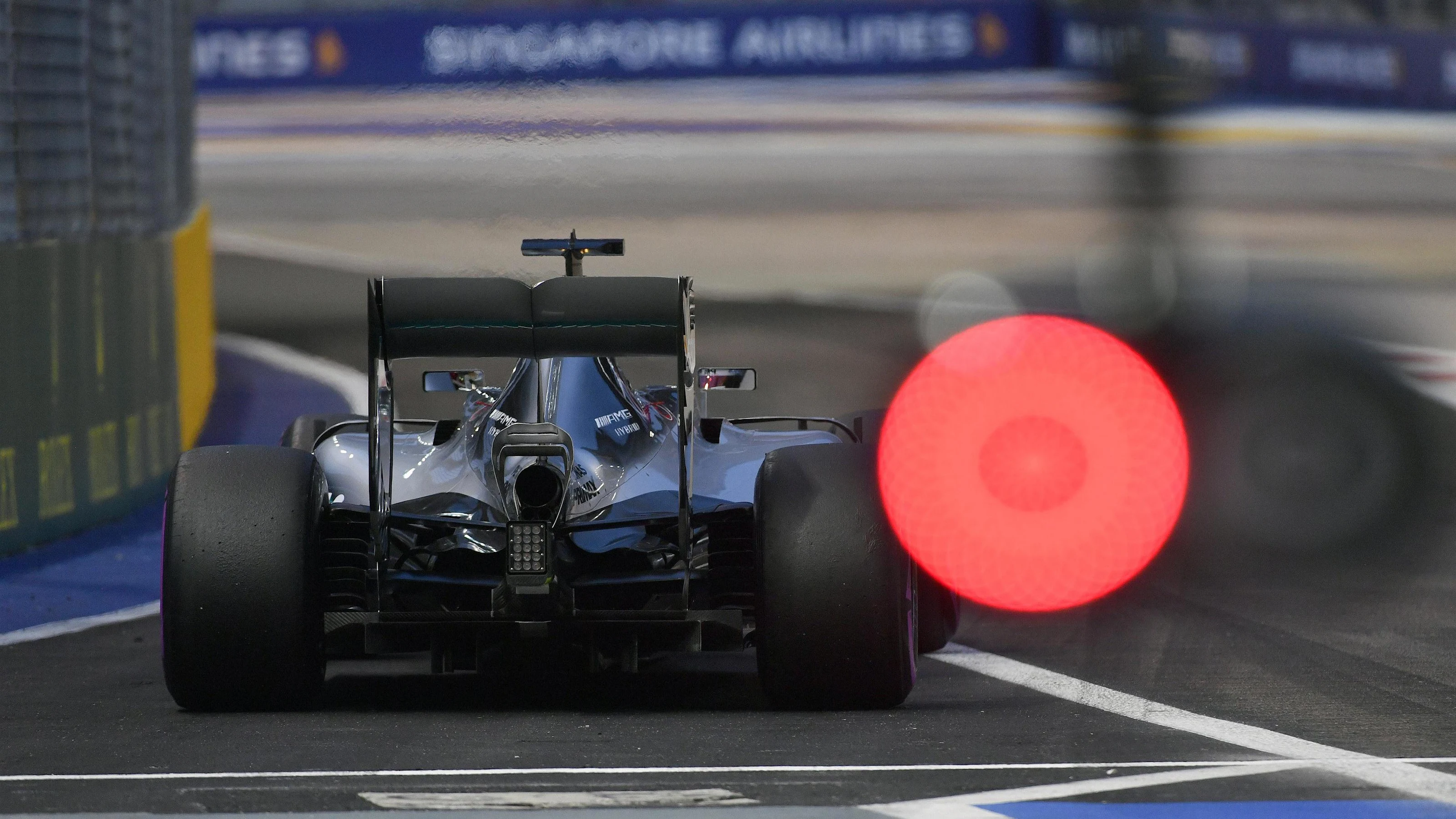 Lewis Hamilton (GBR) Mercedes-Benz F1 W07 Hybrid at Formula One World Championship, Rd15, Singapore