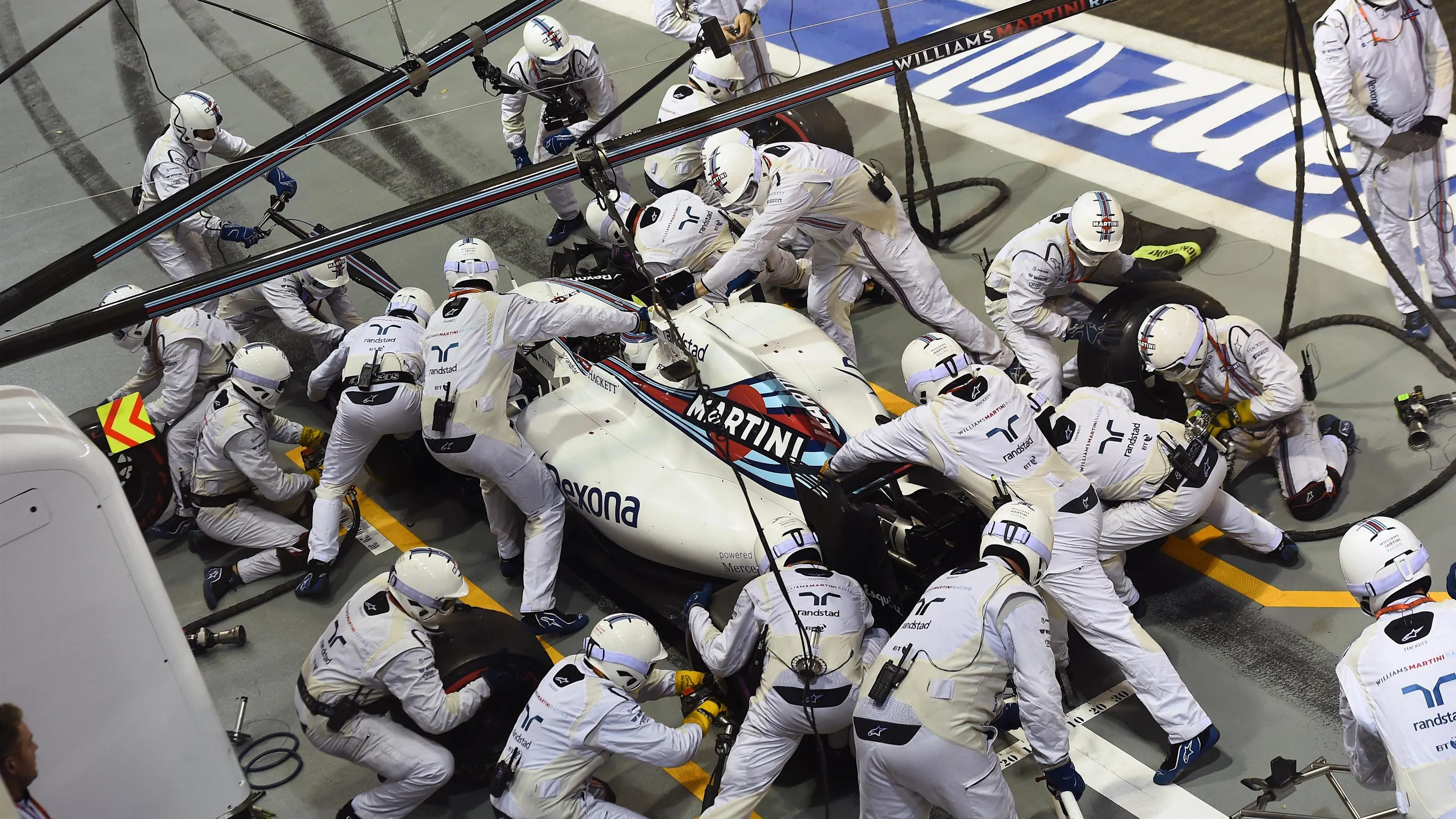 Valtteri Bottas (FIN) Williams FW38 makes a pitstop at Formula One World Championship, Rd15,