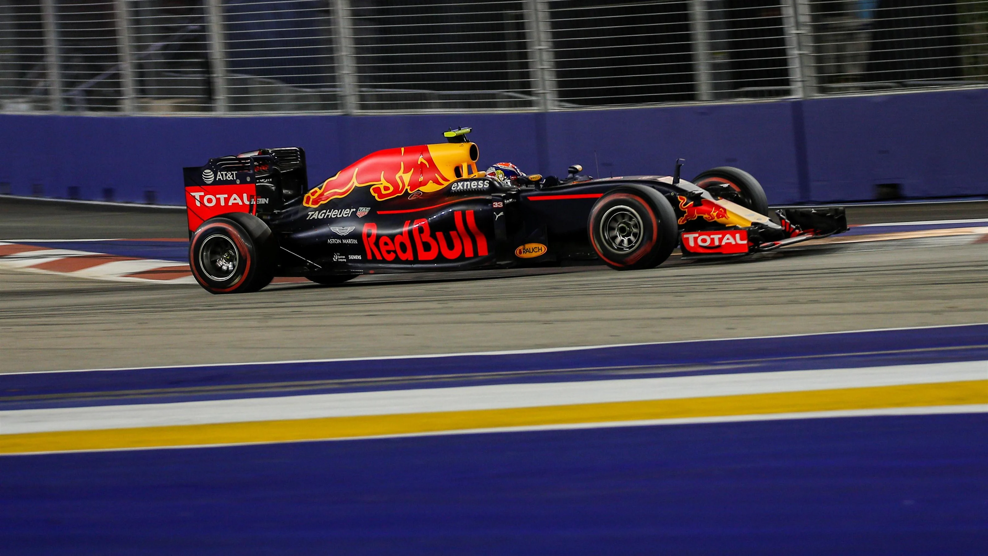 Max Verstappen (NED) Red Bull Racing RB12 at Formula One World Championship, Rd15, Singapore Grand