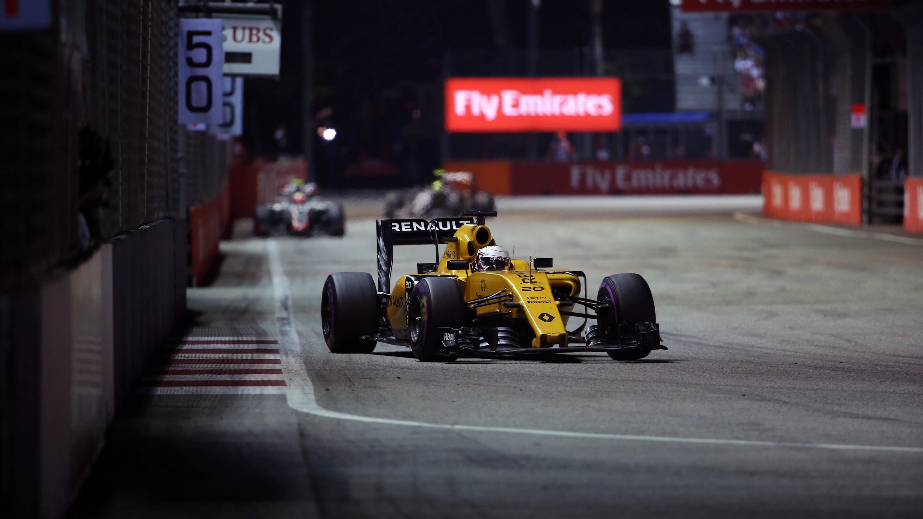 Kevin Magnussen (DEN) Renault Sport F1 Team RS16 at Formula One World Championship, Rd15, Singapore