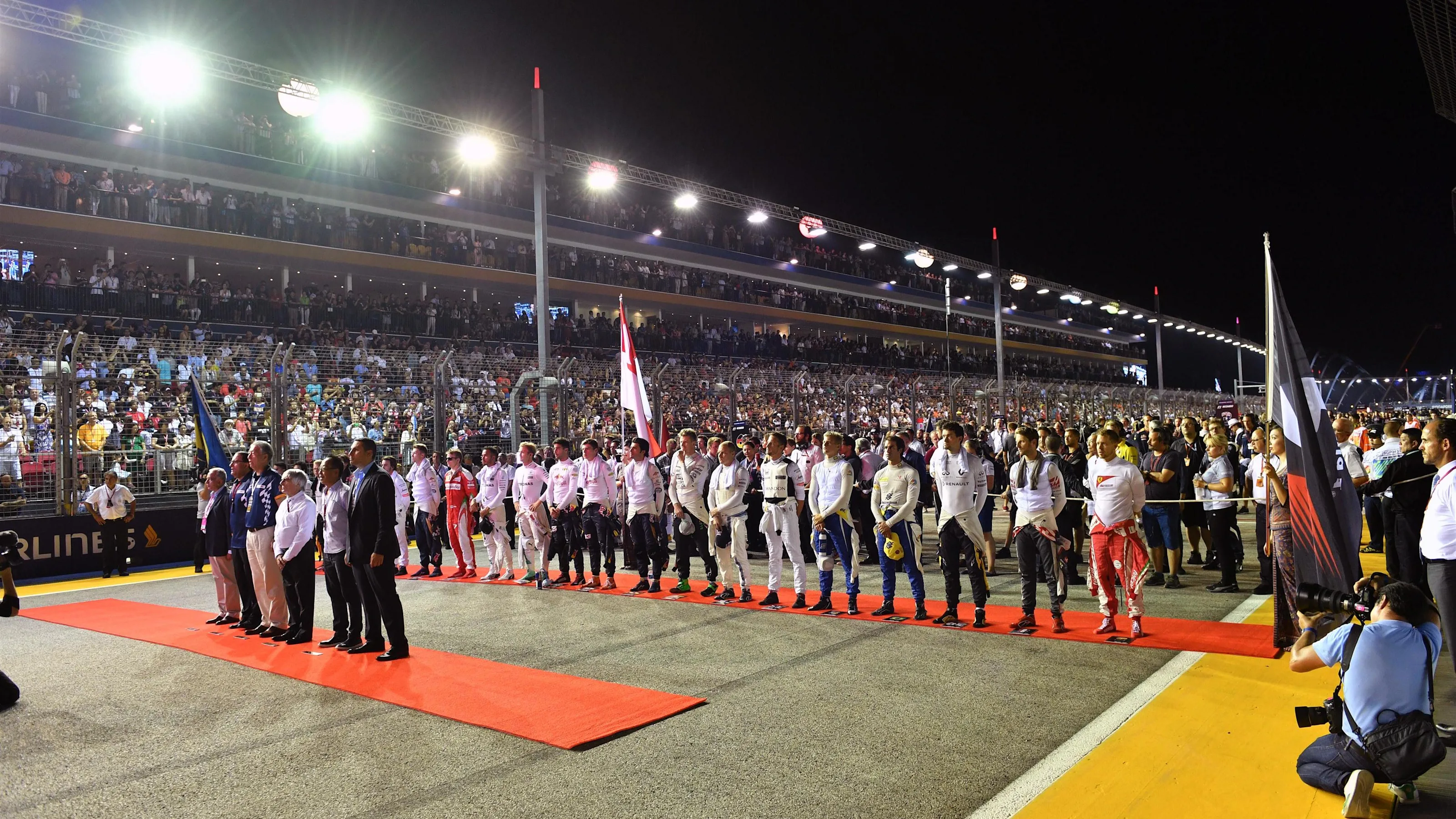 National Anthem is observed on the grid at Formula One World Championship, Rd15, Singapore Grand