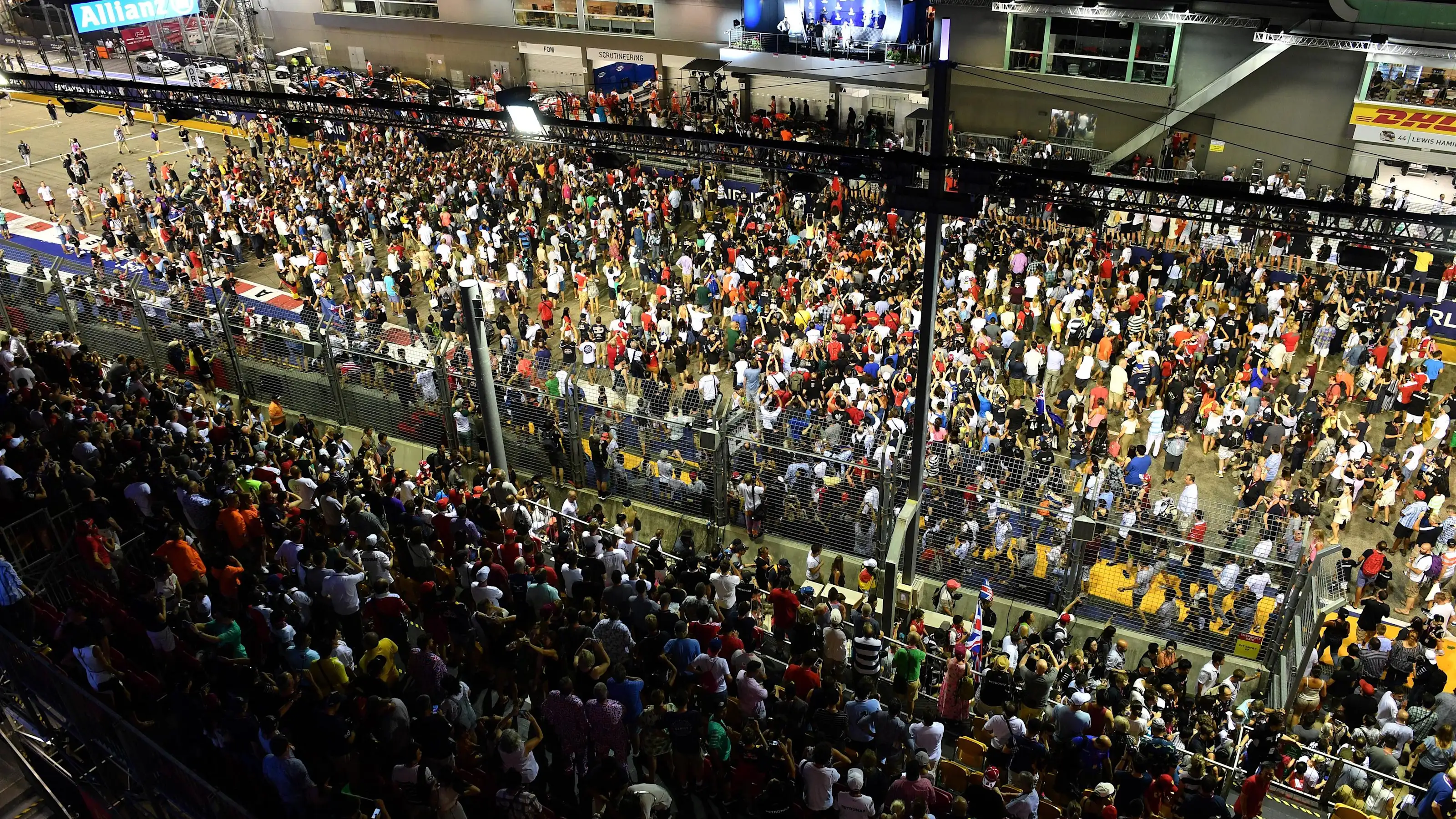 Fans at Formula One World Championship, Rd15, Singapore Grand Prix, Race, Marina Bay Street