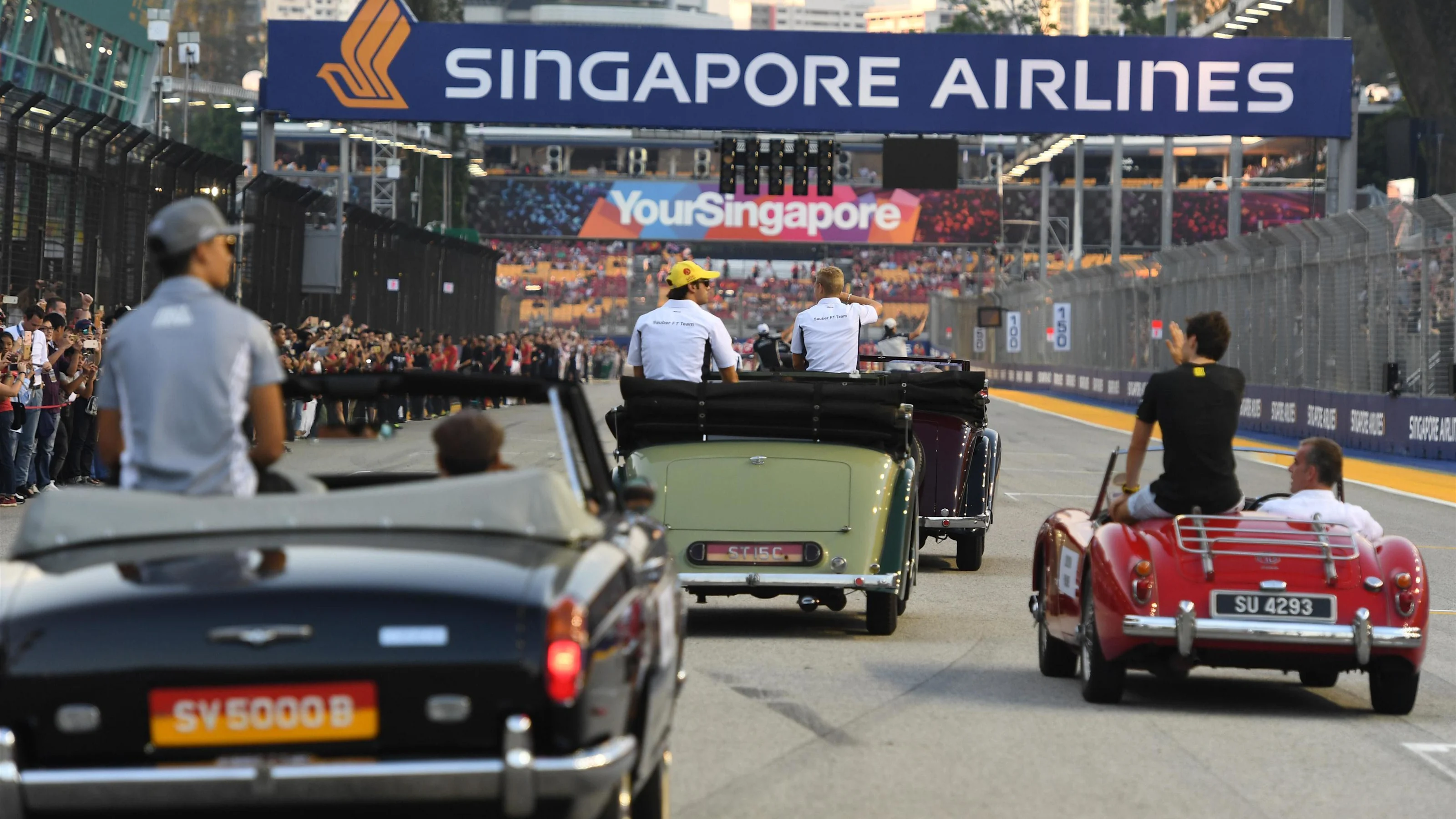 Drivers parade at Formula One World Championship, Rd15, Singapore Grand Prix, Race, Marina Bay
