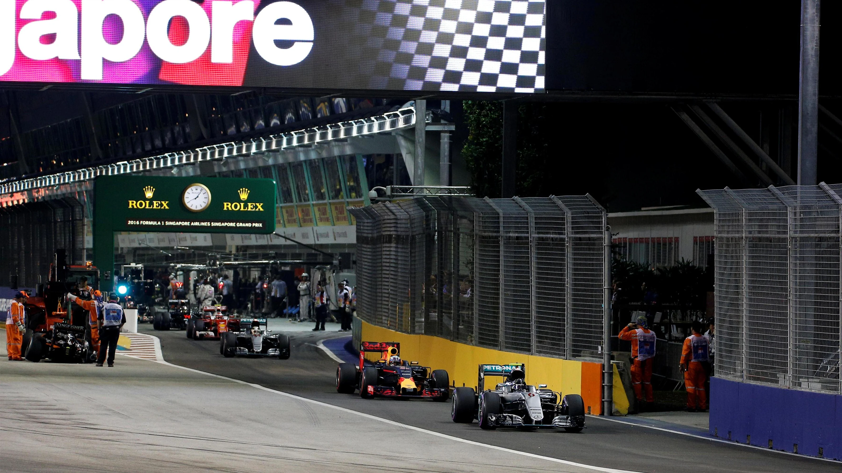 Nico Rosberg (GER) Mercedes-Benz F1 W07 Hybrid leads the cars through pit lane at Formula One World