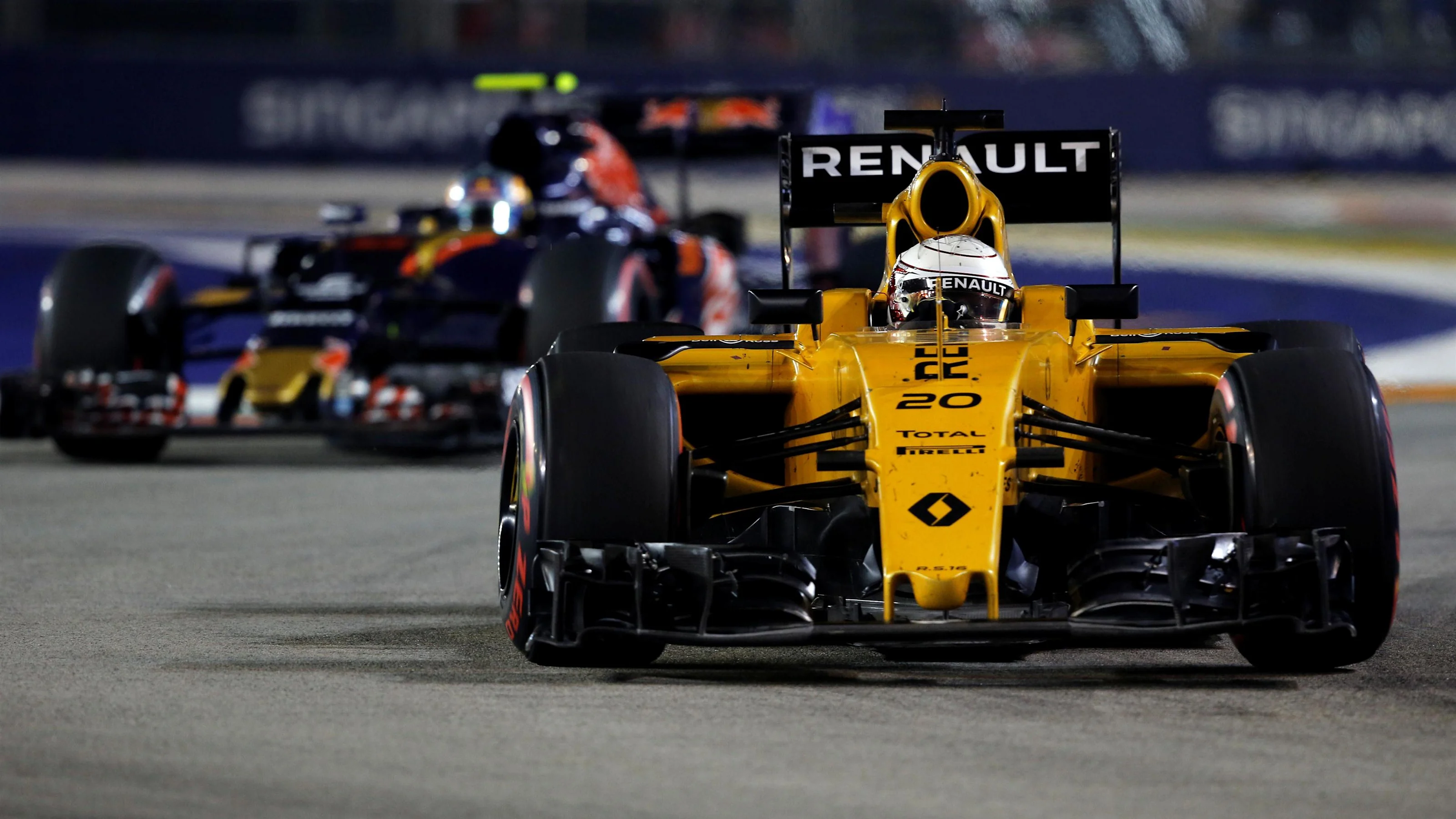 Kevin Magnussen (DEN) Renault Sport F1 Team RS16 at Formula One World Championship, Rd15, Singapore