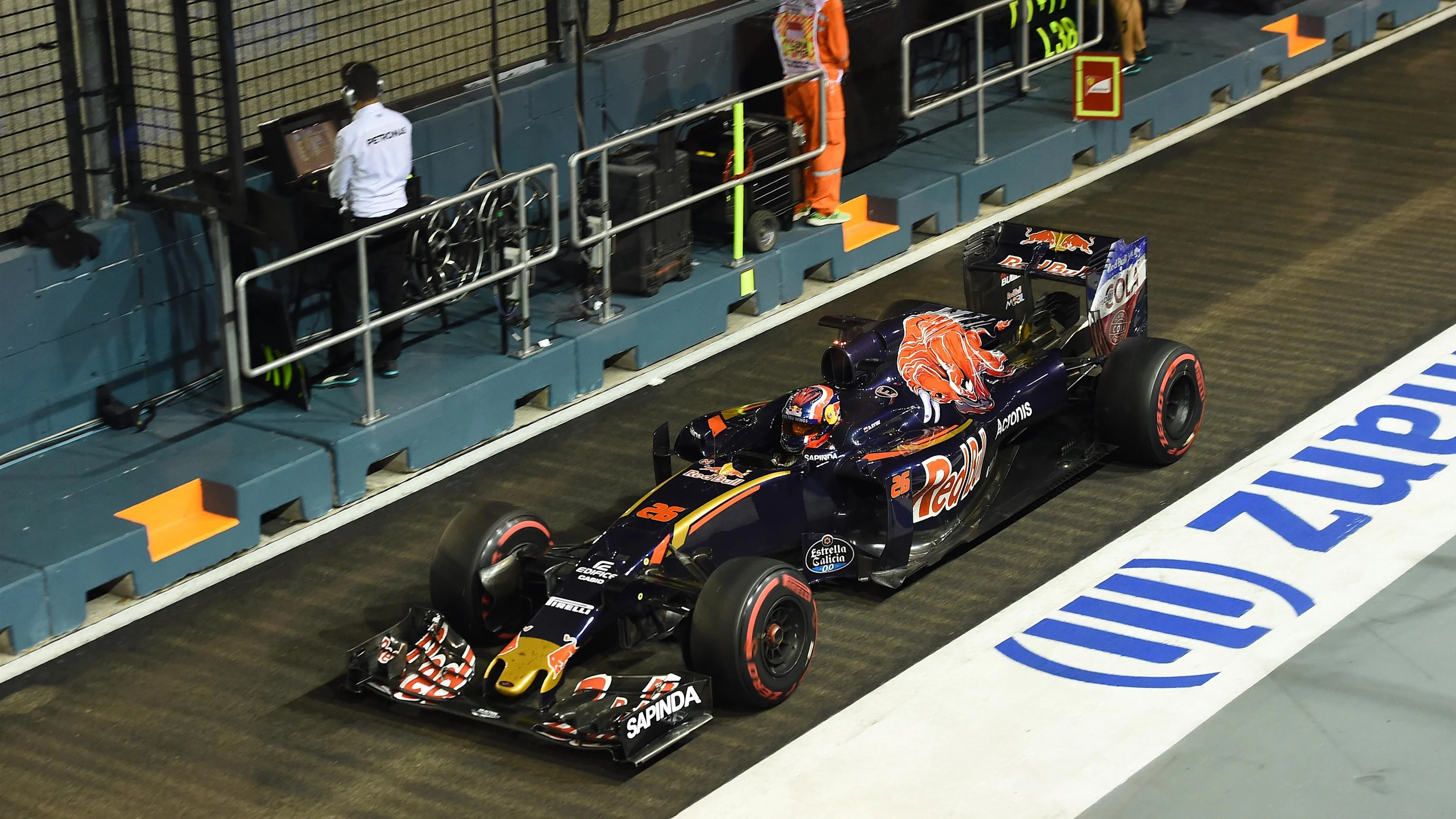 Daniil Kvyat (RUS) Scuderia Toro Rosso STR11 at Formula One World Championship, Rd15, Singapore
