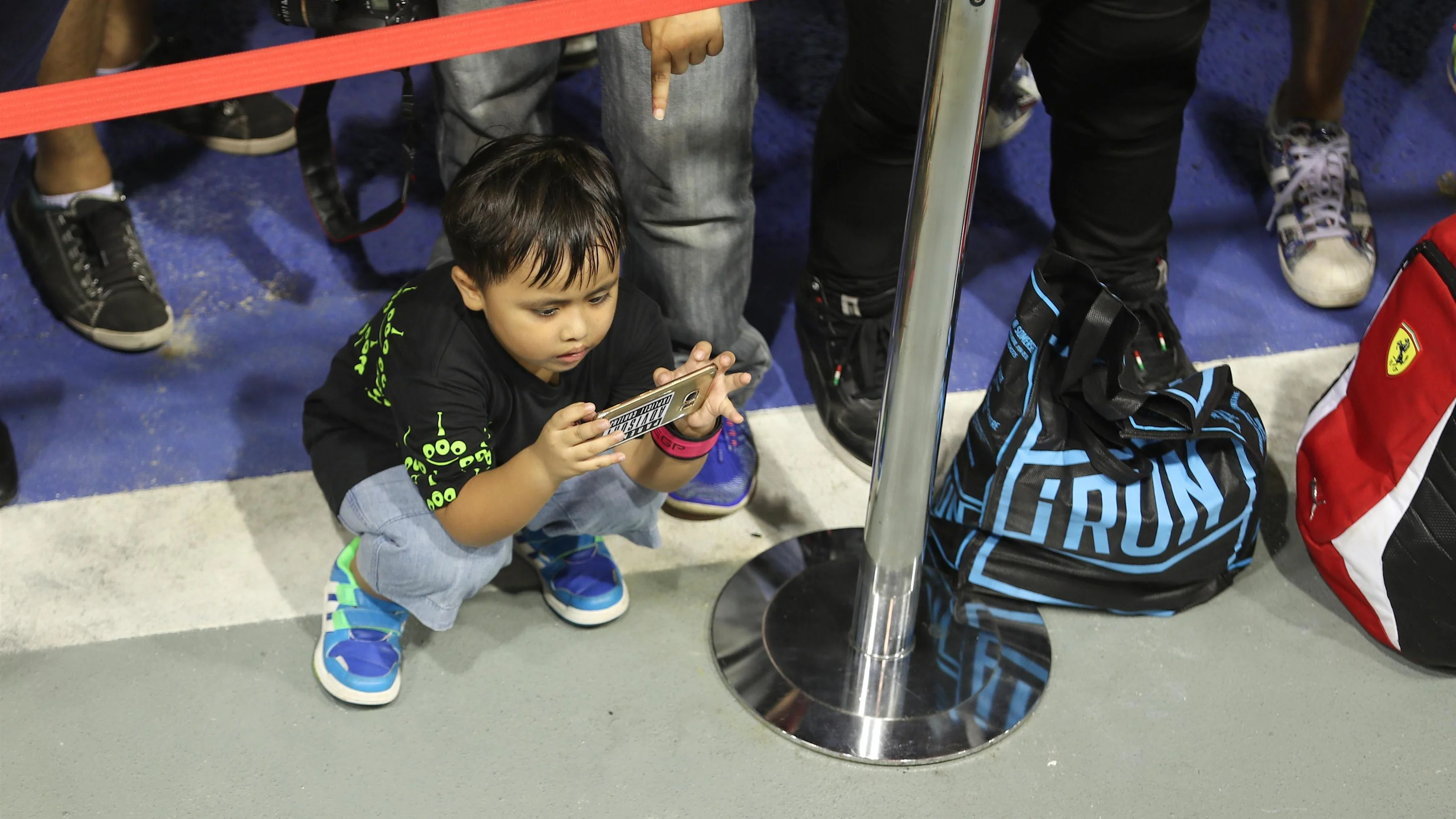 Fan at Formula One World Championship, Rd15, Singapore Grand Prix, Preparations, Marina Bay Street