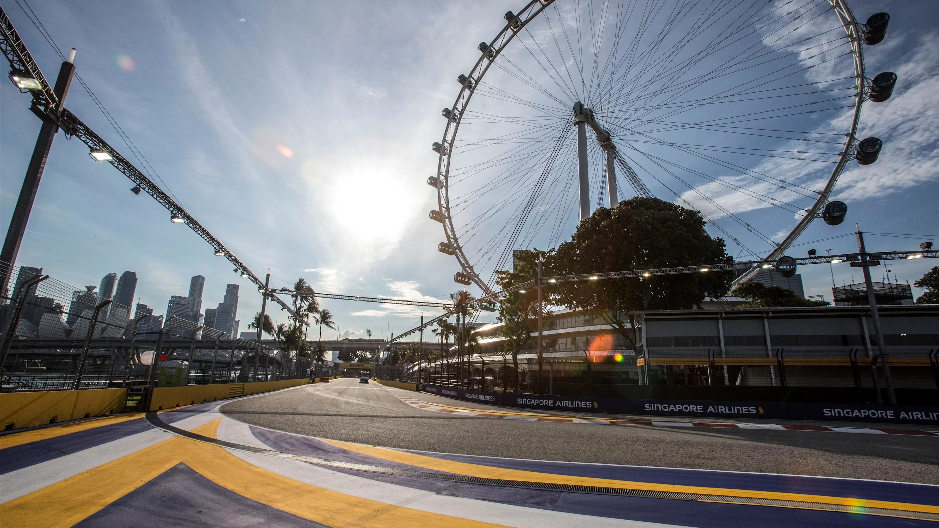 Terack view and Singapore flyer at Formula One World Championship, Rd15, Singapore Grand Prix,