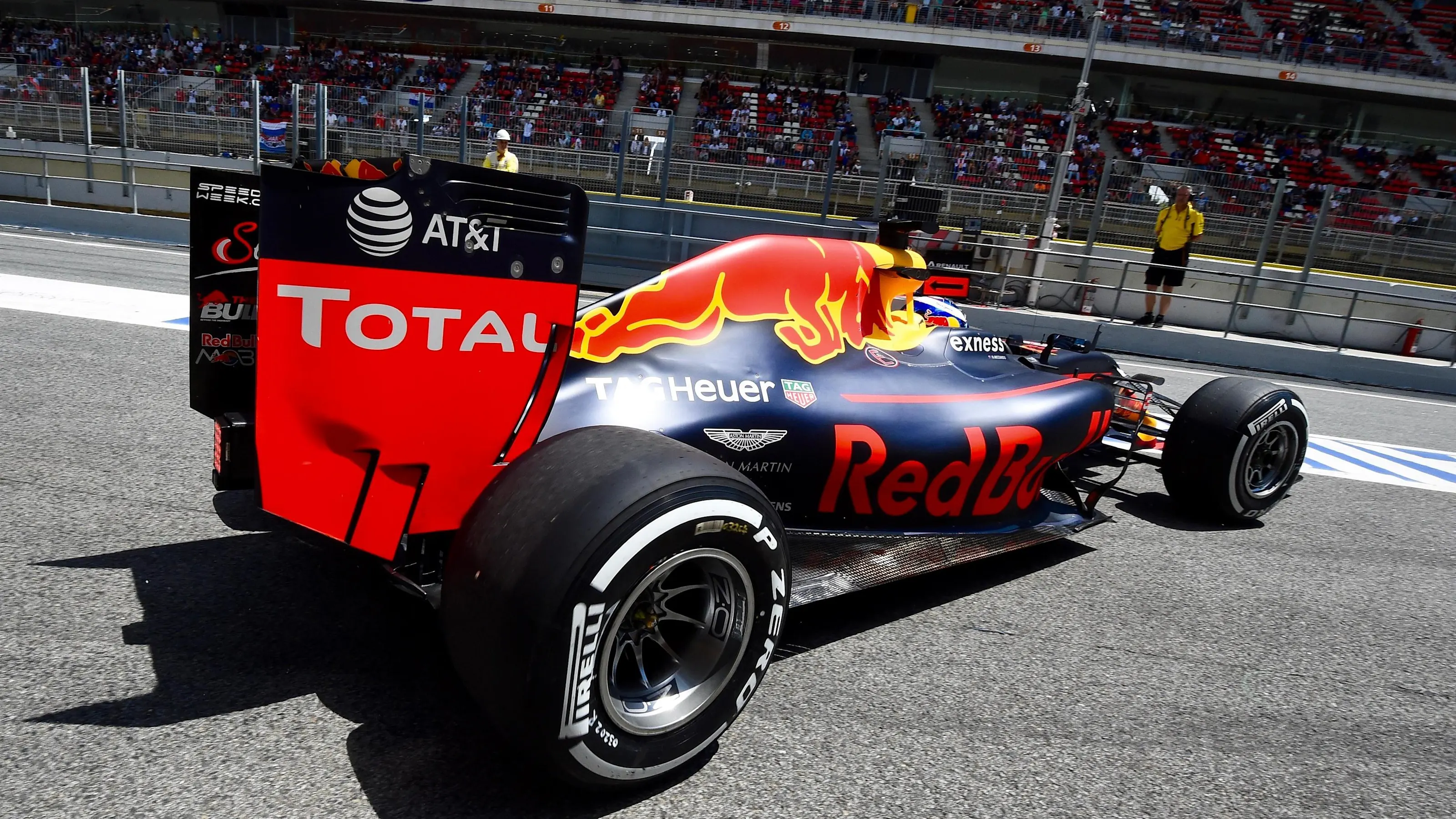 Daniel Ricciardo (AUS) Red Bull Racing RB12 at Formula One World Championship, Rd5, Spanish Grand