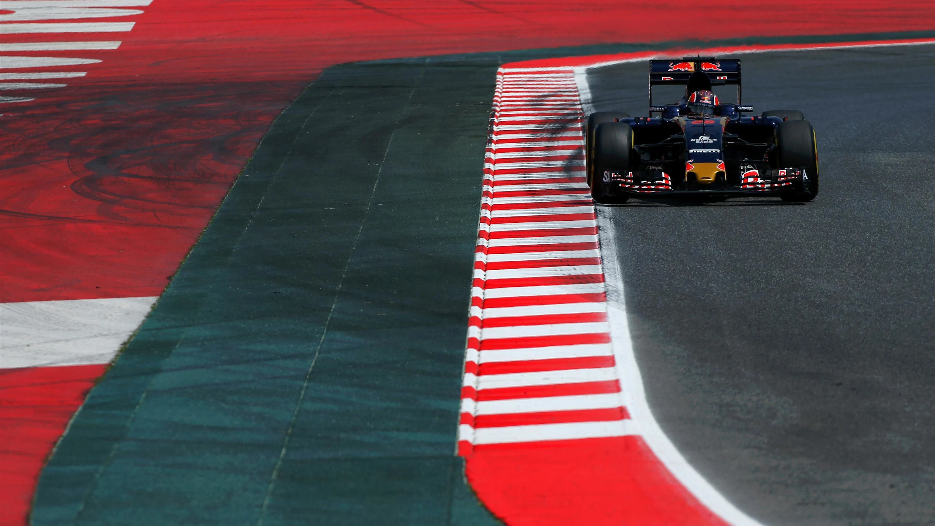 Daniil Kvyat (RUS) Scuderia Toro Rosso STR11 at Formula One World Championship, Rd5, Spanish Grand