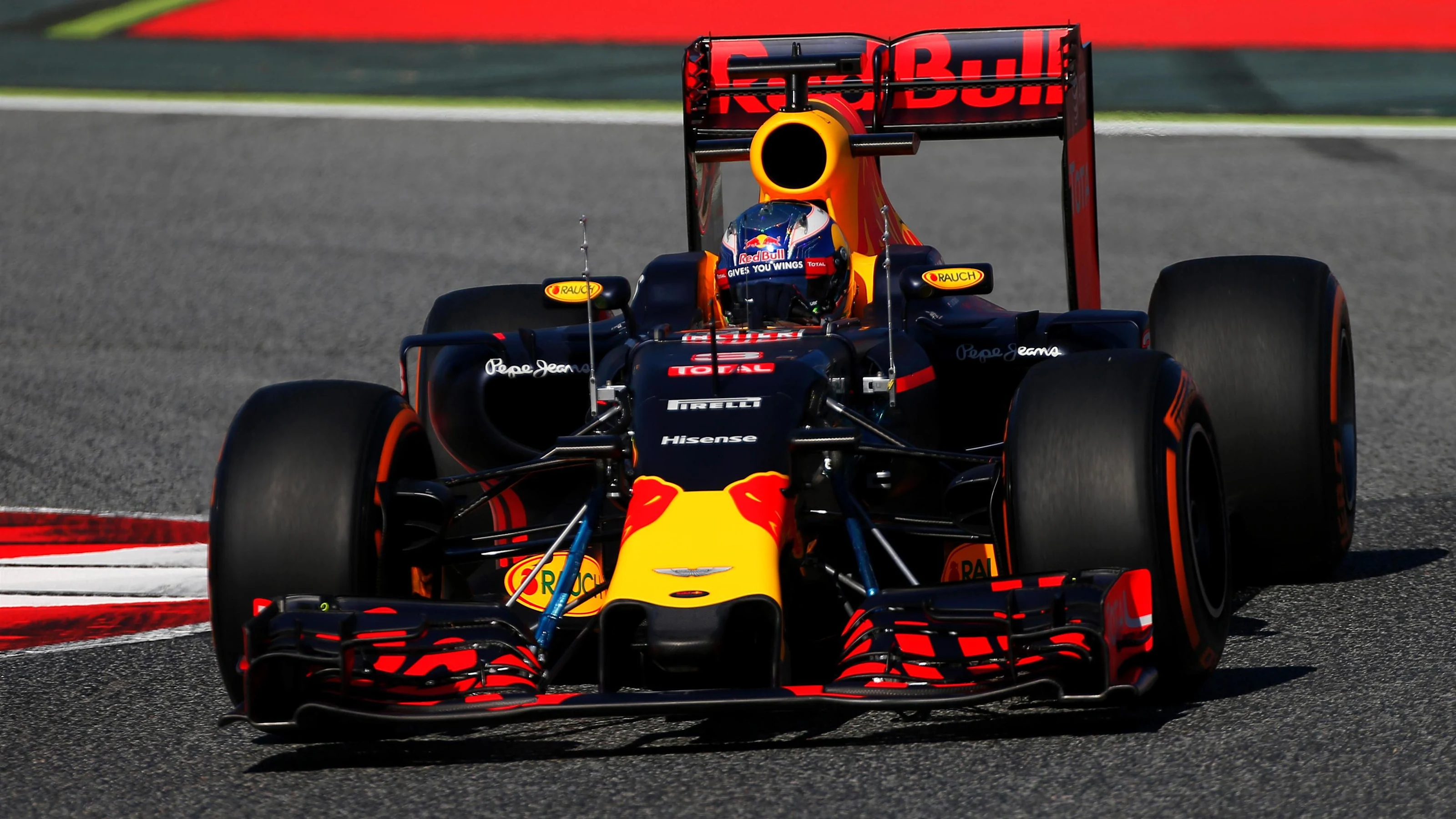 Daniel Ricciardo (AUS) Red Bull Racing RB12 at Formula One World Championship, Rd5, Spanish Grand