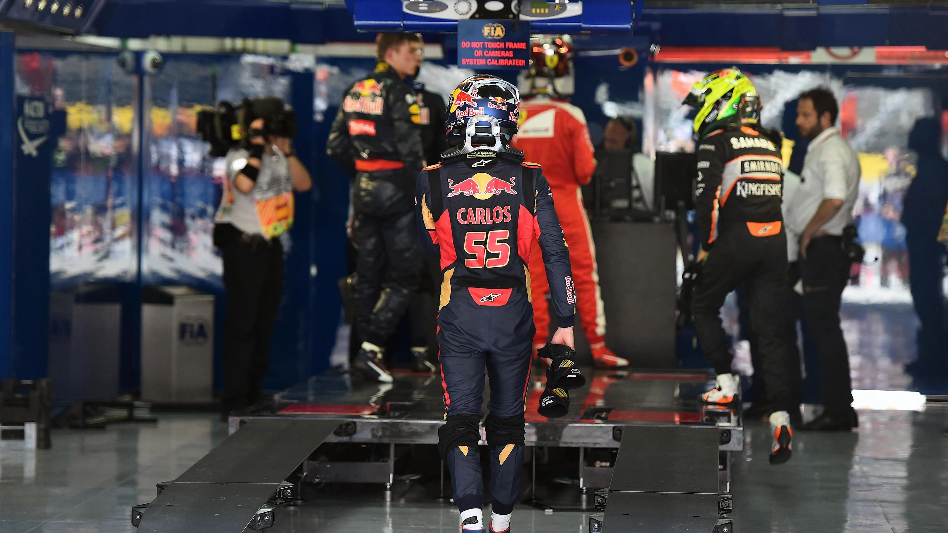 Carlos Sainz jr (ESP) Scuderia Toro Rosso in parc ferme at Formula One World Championship, Rd5,
