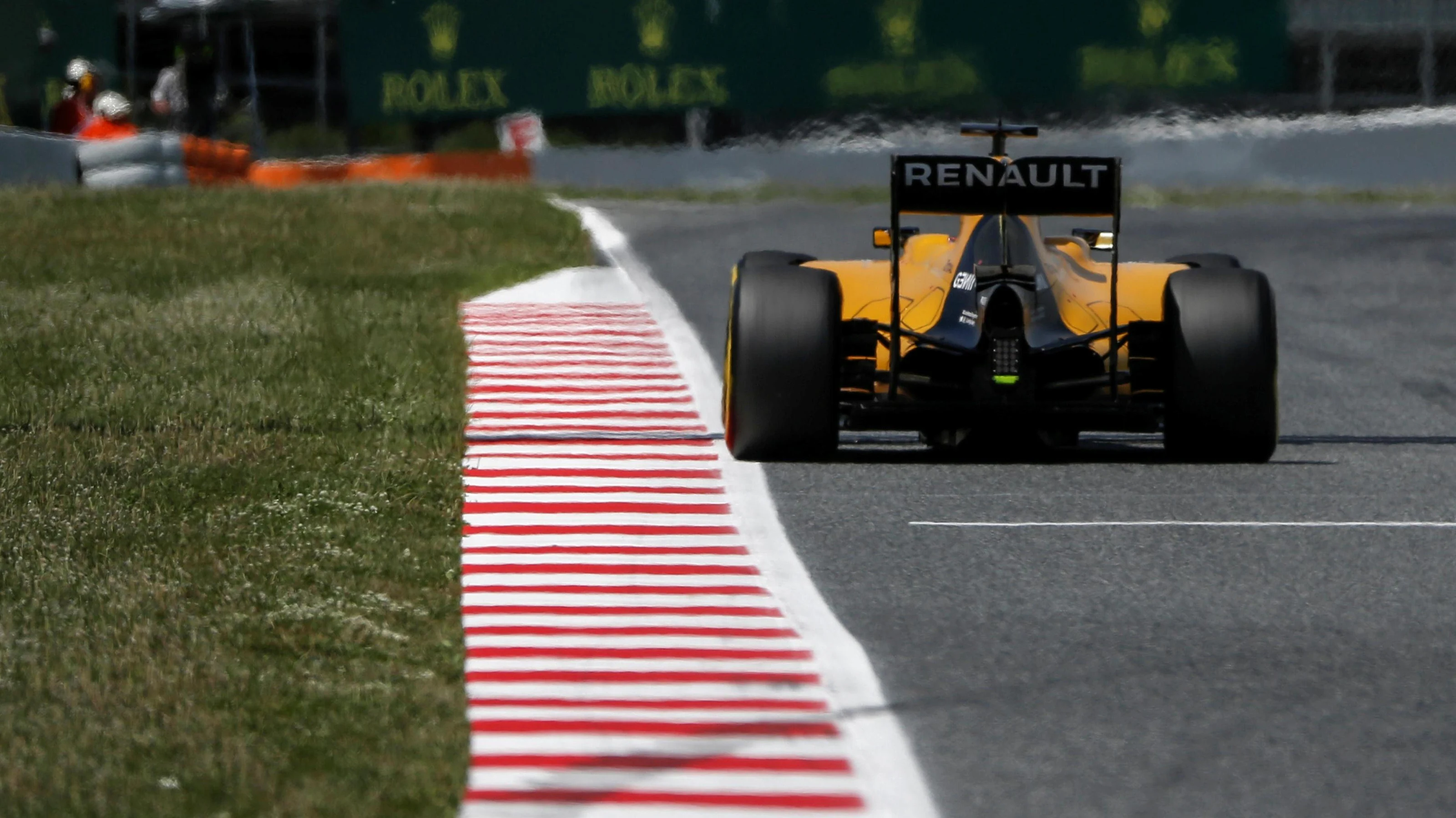 Kevin Magnussen (DEN) Renault Sport F1 Team RS16 at Formula One World Championship, Rd5, Spanish