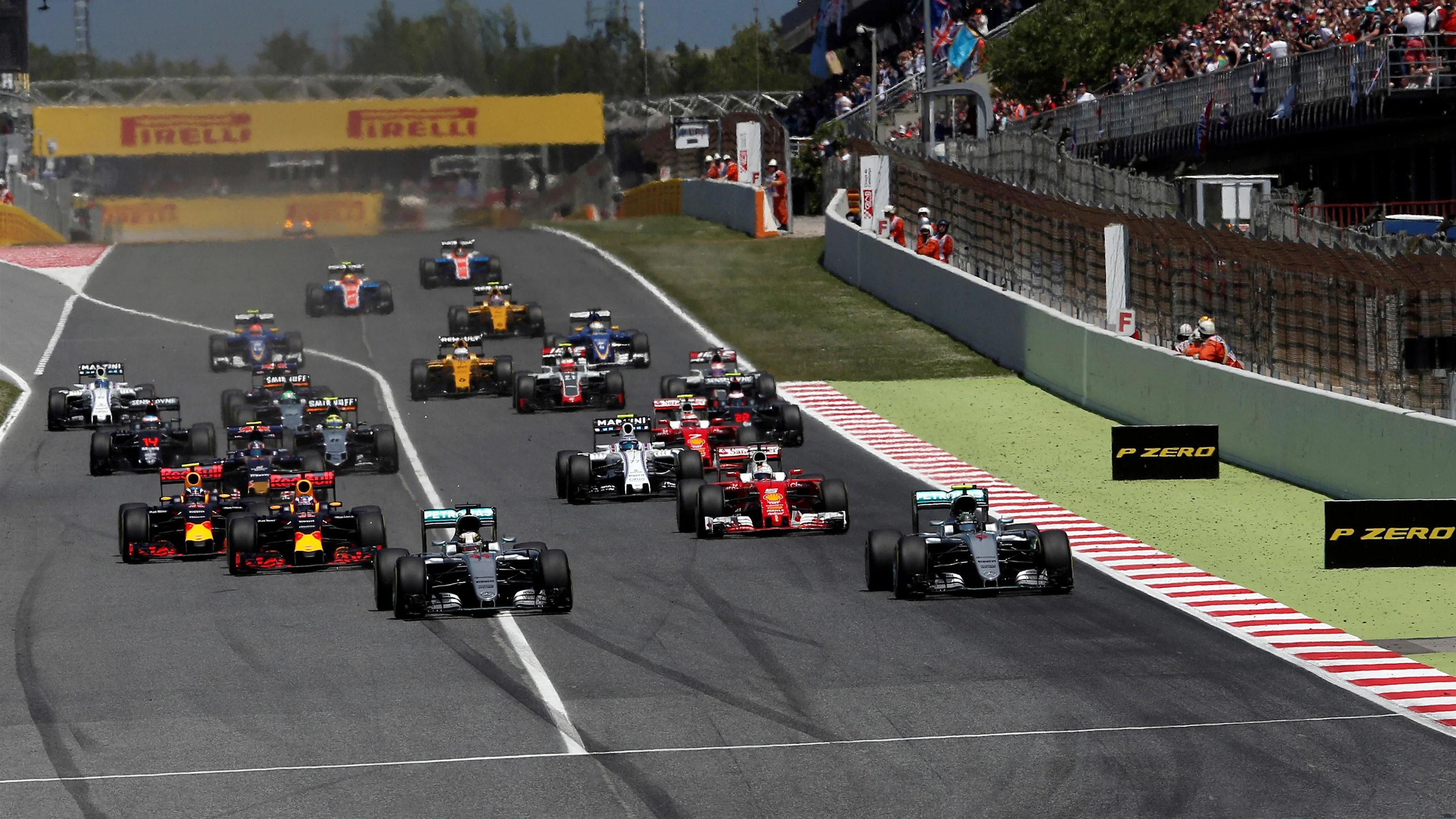 Nico Rosberg (GER) Mercedes-Benz F1 W07 Hybrid and Lewis Hamilton (GBR) Mercedes-Benz F1 W07 Hybrid