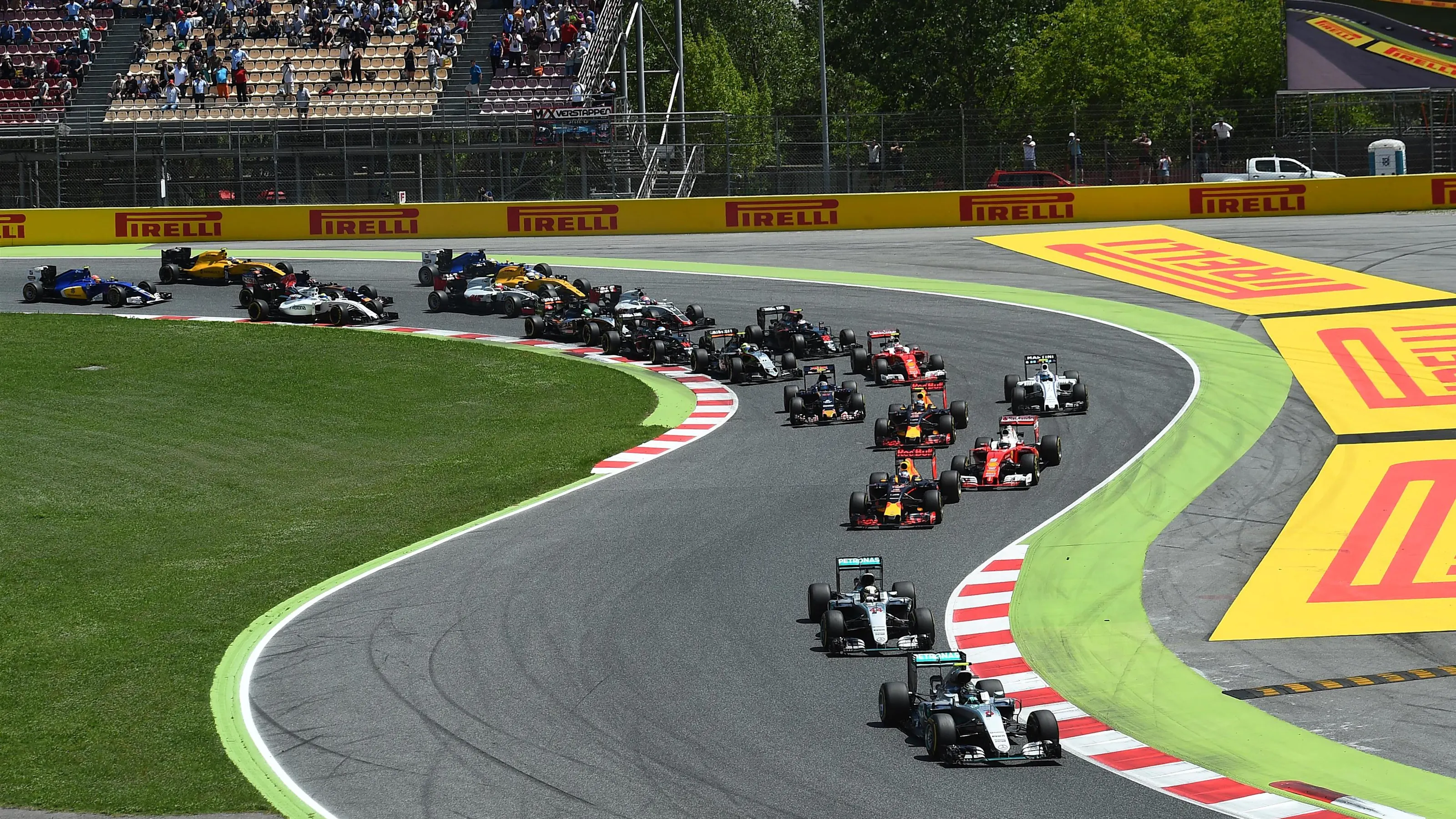 Nico Rosberg (GER) Mercedes-Benz F1 W07 Hybrid leads Lewis Hamilton (GBR) Mercedes-Benz F1 W07