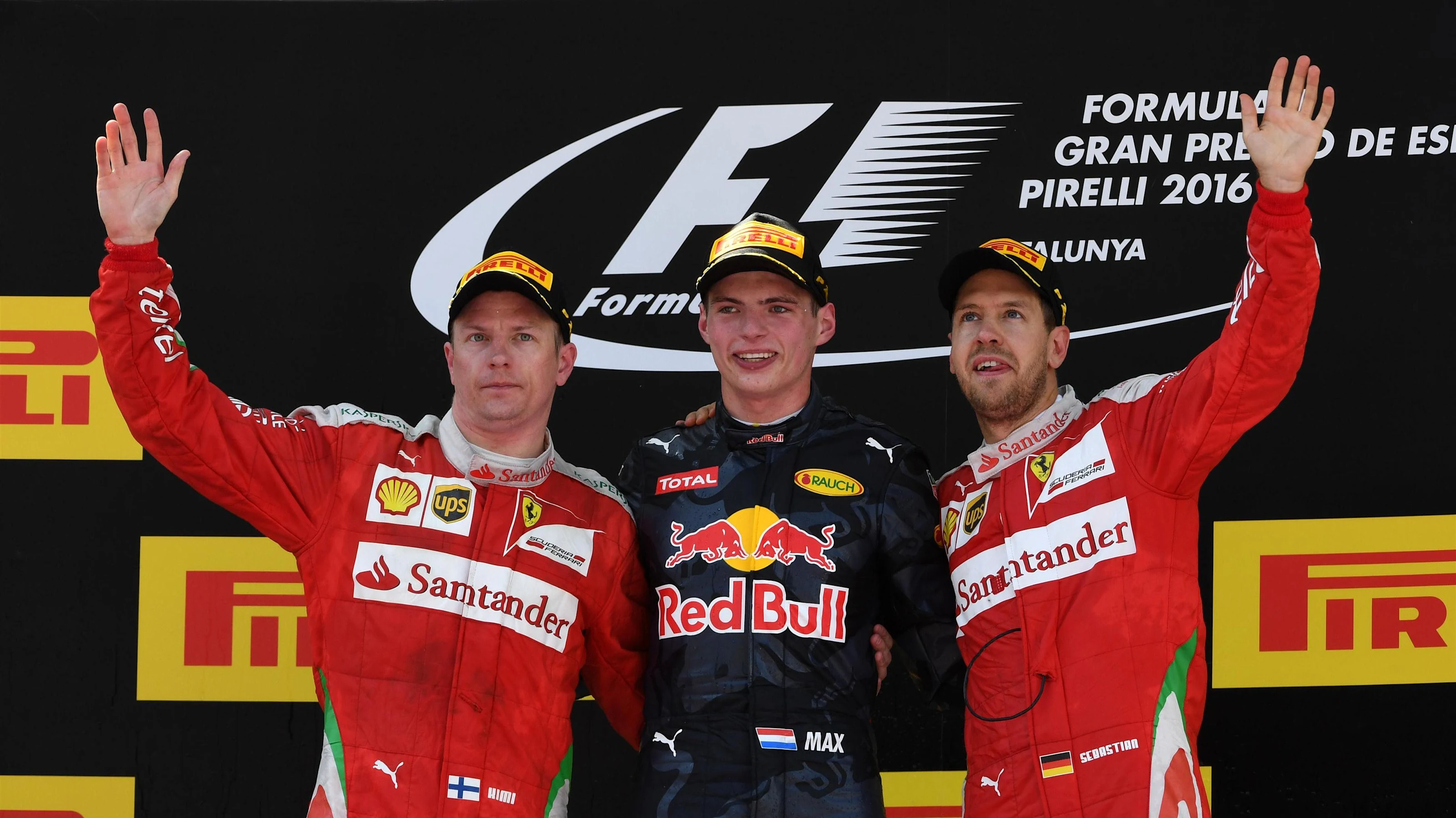 (L to R): Kimi Raikkonen (FIN) Ferrari, talks with Max Verstappen (NED) Red Bull Racing and