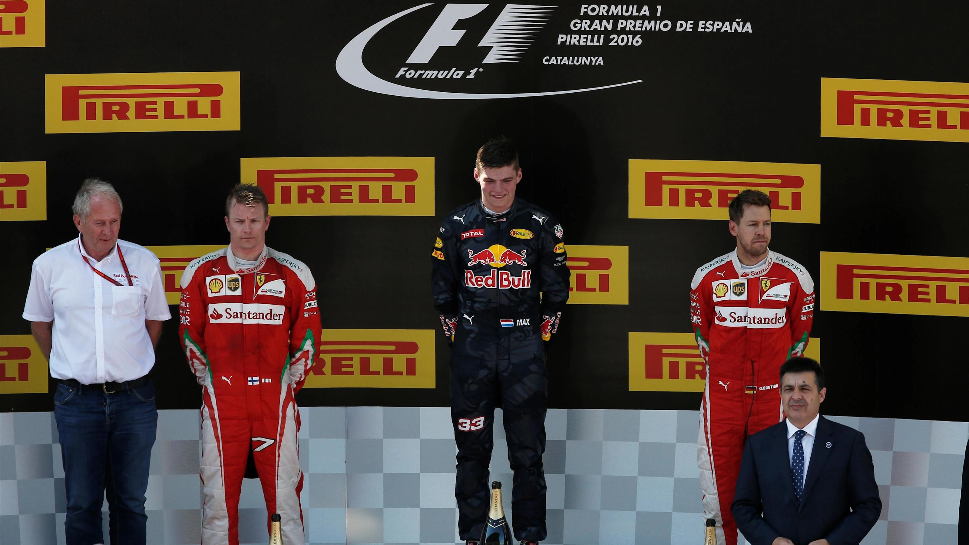 (L to R): Dr Helmut Marko (AUT) Red Bull Motorsport Consultant, Kimi Raikkonen (FIN) Ferrari, Max