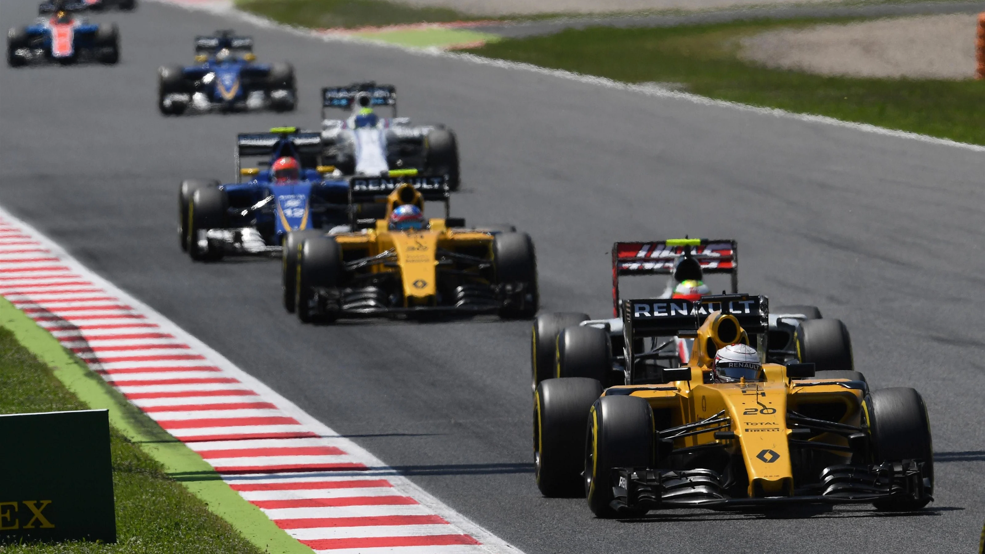 Kevin Magnussen (DEN) Renault Sport F1 Team RS16 at Formula One World Championship, Rd5, Spanish