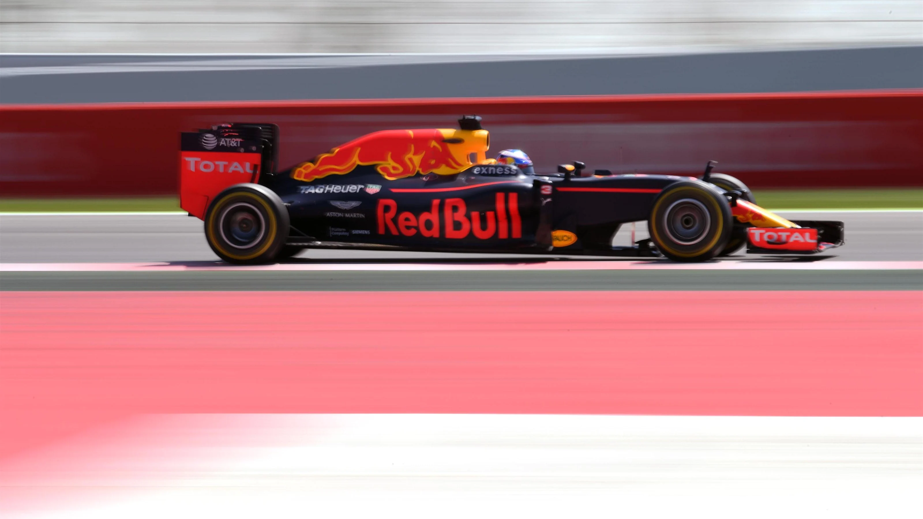 Daniel Ricciardo (AUS) Red Bull Racing RB12 at Formula One World Championship, Rd5, Spanish Grand