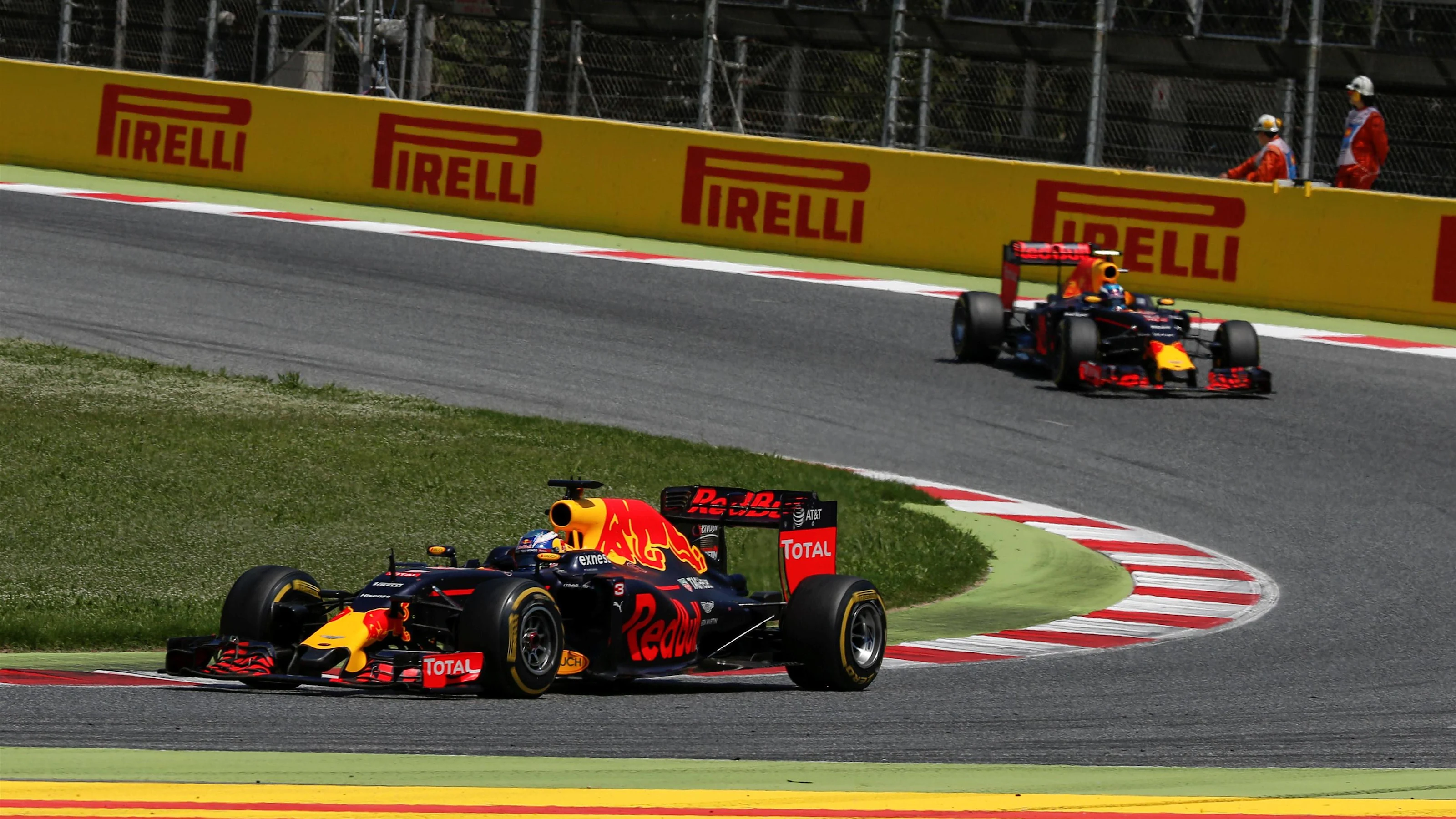 Daniel Ricciardo (AUS) Red Bull Racing RB12 leads Max Verstappen (NED) Red Bull Racing RB12 at