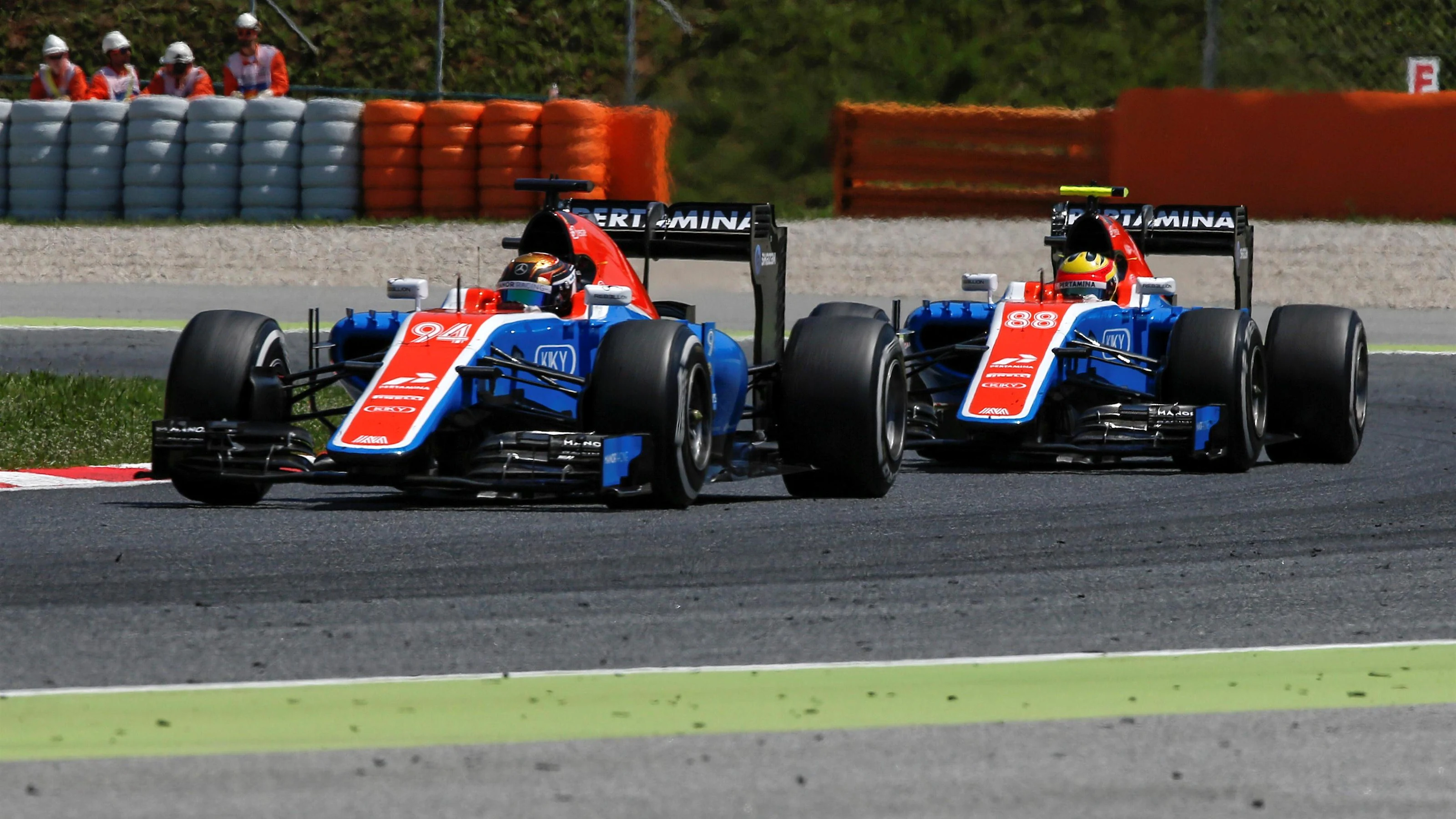Pascal Wehrlein (GER) Manor Racing MRT05 leads Rio Haryanto (IDN) Manor Racing MRT05 at Formula One