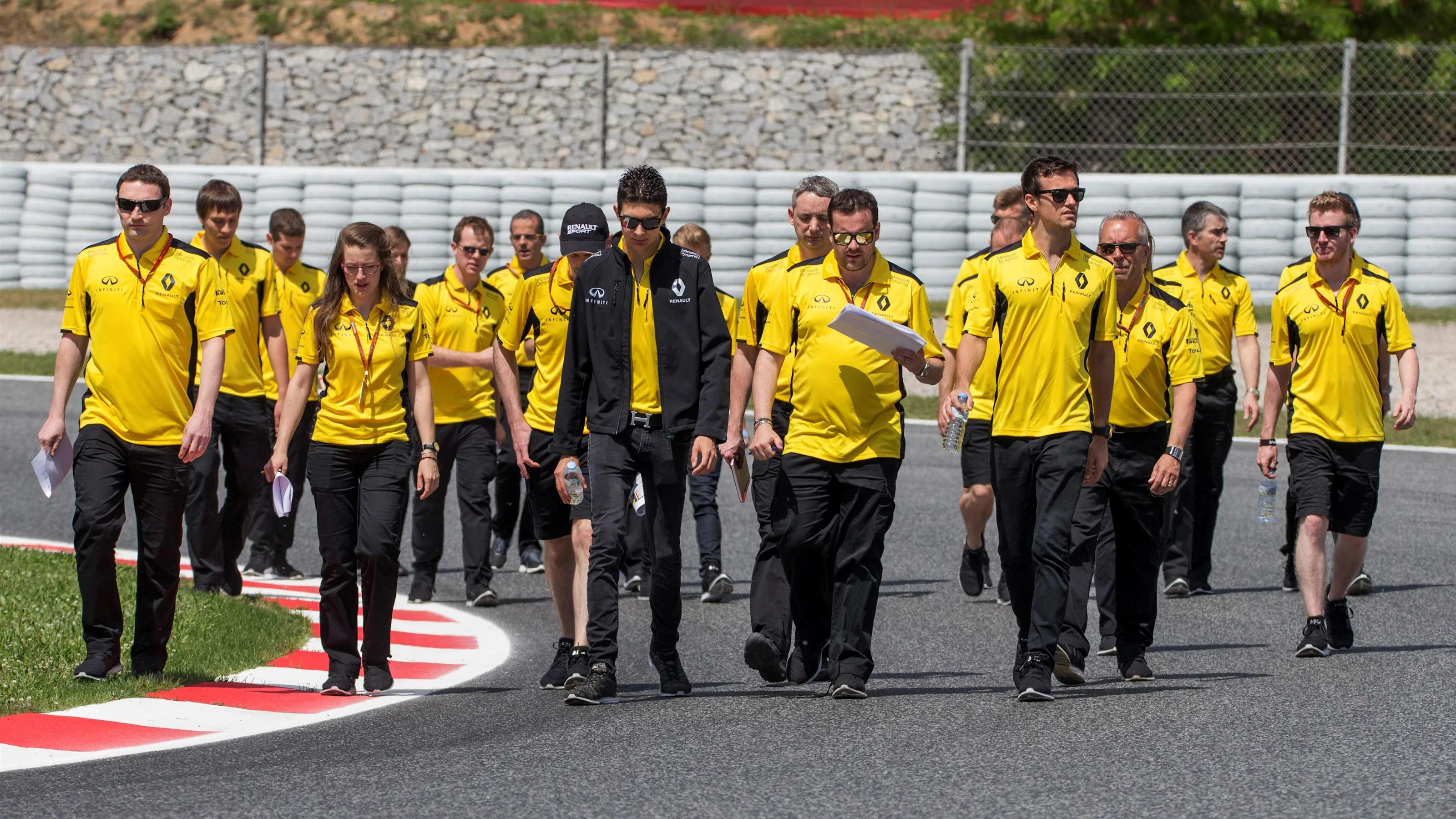 Jolyon Palmer (GBR) Renault Sport F1 Team and Esteban Ocon (FRA) Renault Sport F1 Team Test and