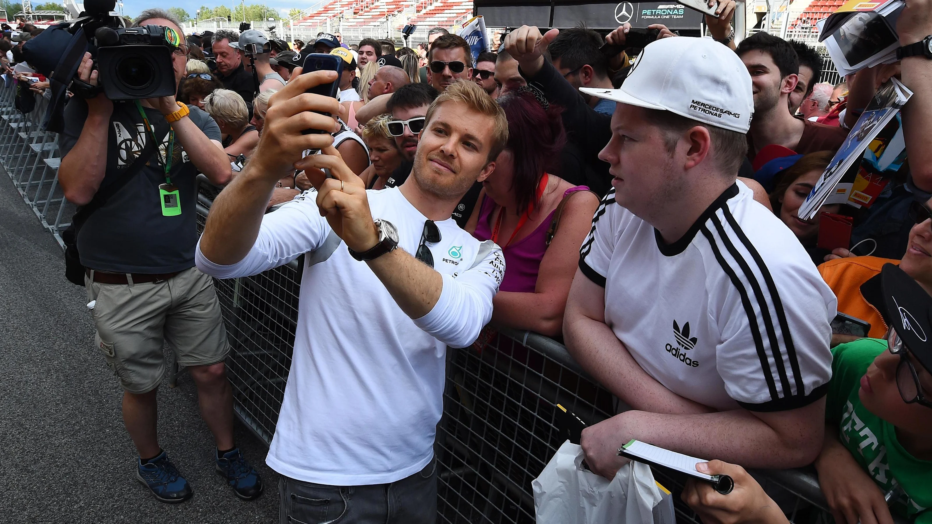 Nico Rosberg (GER) Mercedes AMG F1 selfie with the fans at Formula One World Championship, Rd5,